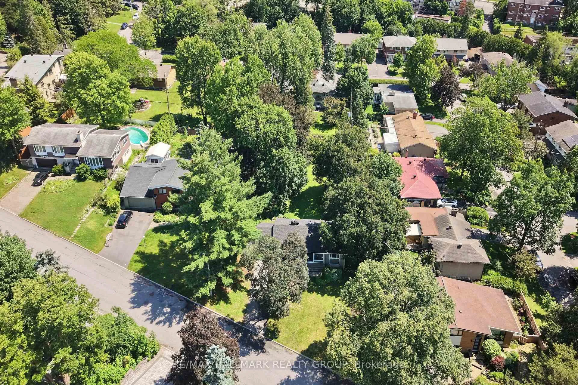 Photo 50 of 1054 Chelsea Drive, Ottawa, Viscount Alexander Park — HOMEH