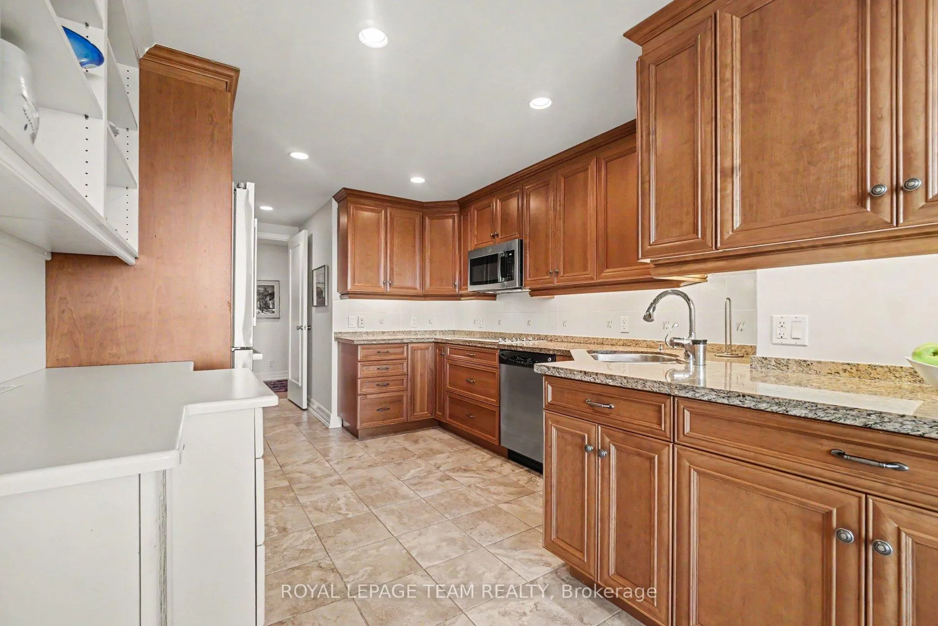 Photo 15 of Unit 1506, 3580 Rivergate Way, Ottawa, Quinterra — HOMEH