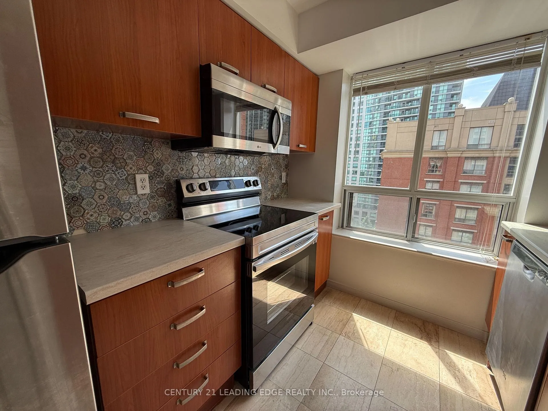Photo 8 of Unit 905, 55 Harrison Garden Boulevard, North York, Willowdale East — HOMEH