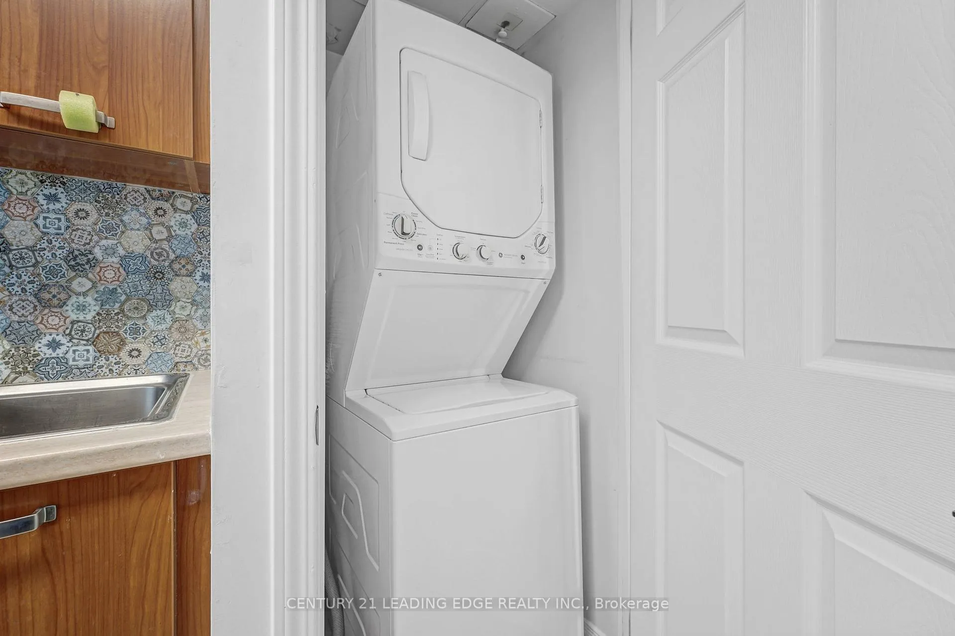 Photo 11 of Unit 905, 55 Harrison Garden Boulevard, North York, Willowdale East — HOMEH