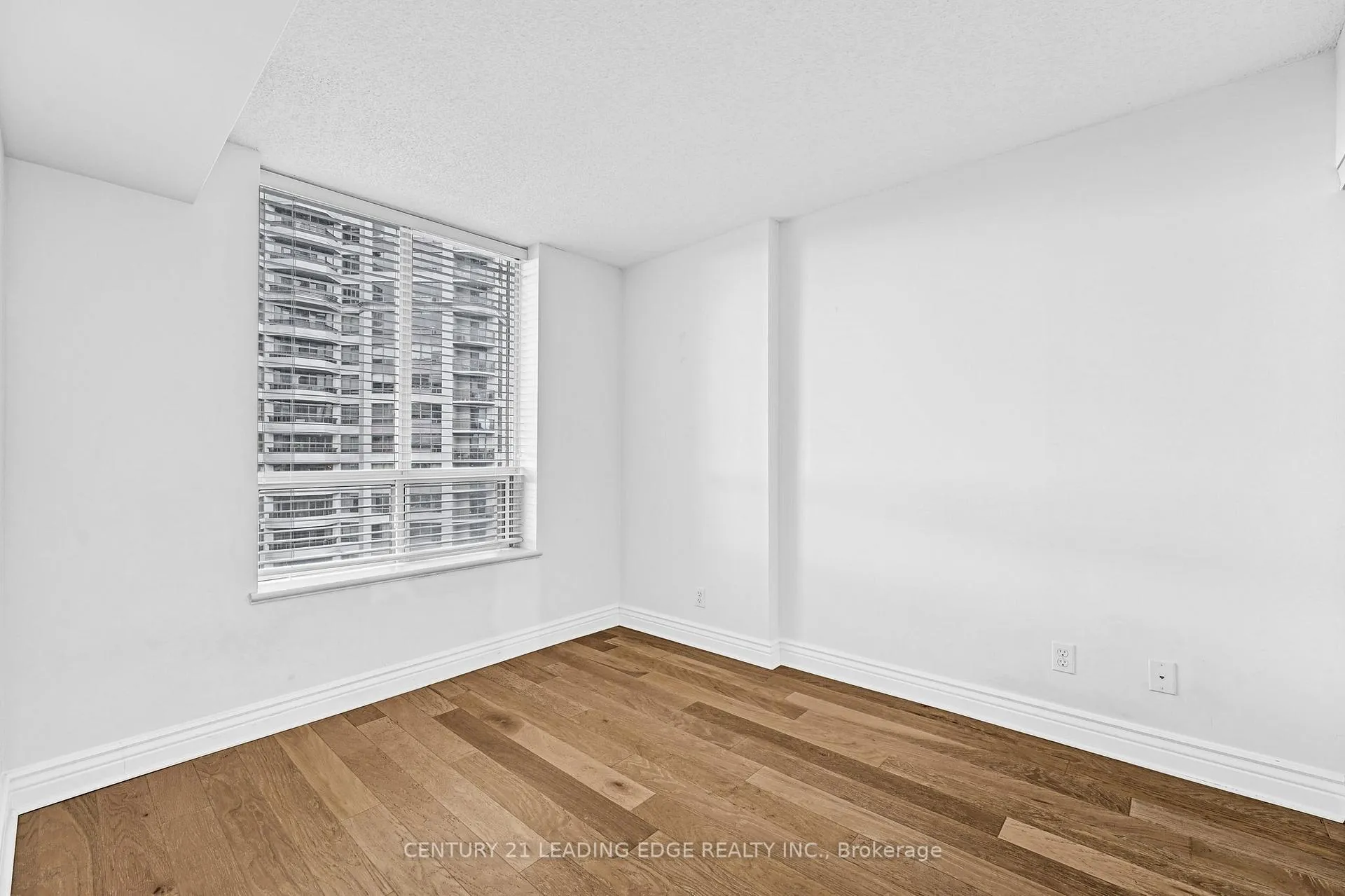Photo 13 of Unit 905, 55 Harrison Garden Boulevard, North York, Willowdale East — HOMEH