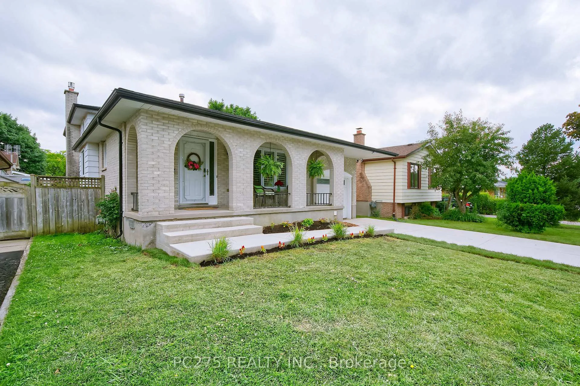 Photo 2 of 485 Ferndale Avenue, London, South Q — HOMEH