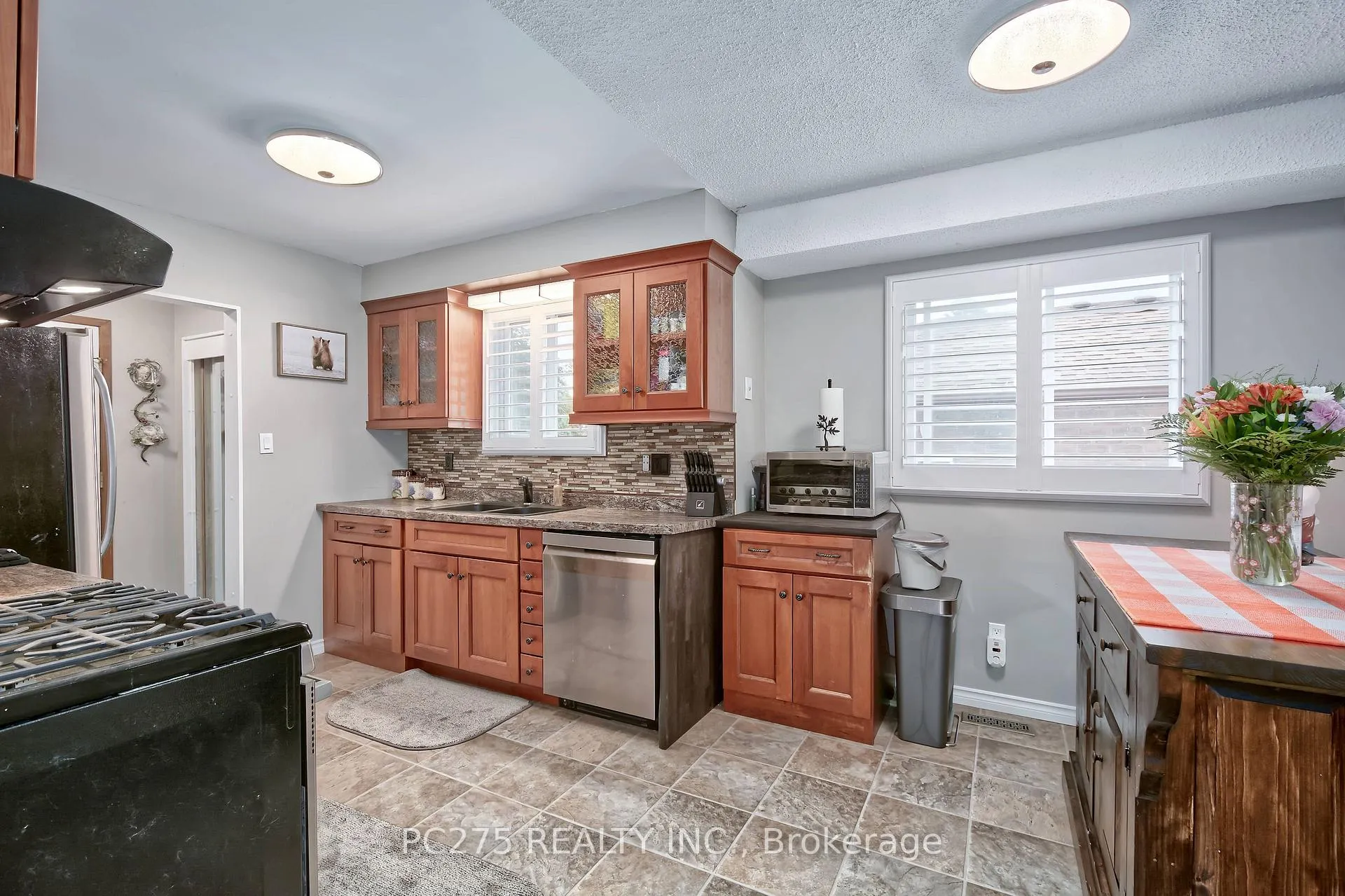 Photo 10 of 485 Ferndale Avenue, London, South Q — HOMEH