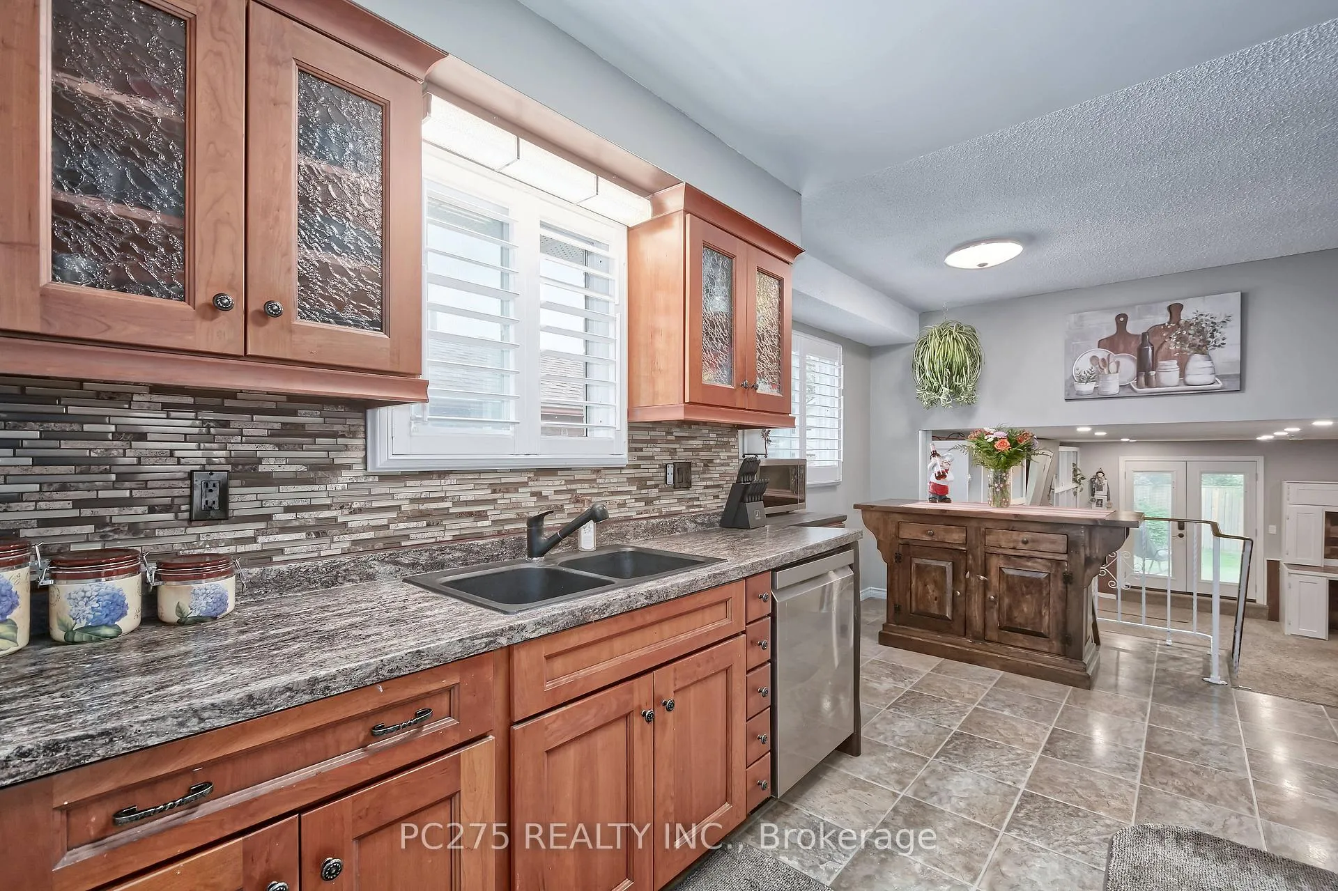 Photo 12 of 485 Ferndale Avenue, London, South Q — HOMEH