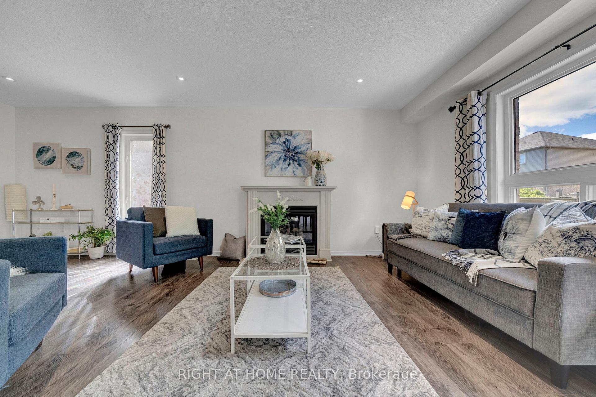 Photo 6 of 207 Eldad Drive, Clarington, Bowmanville — HOMEH