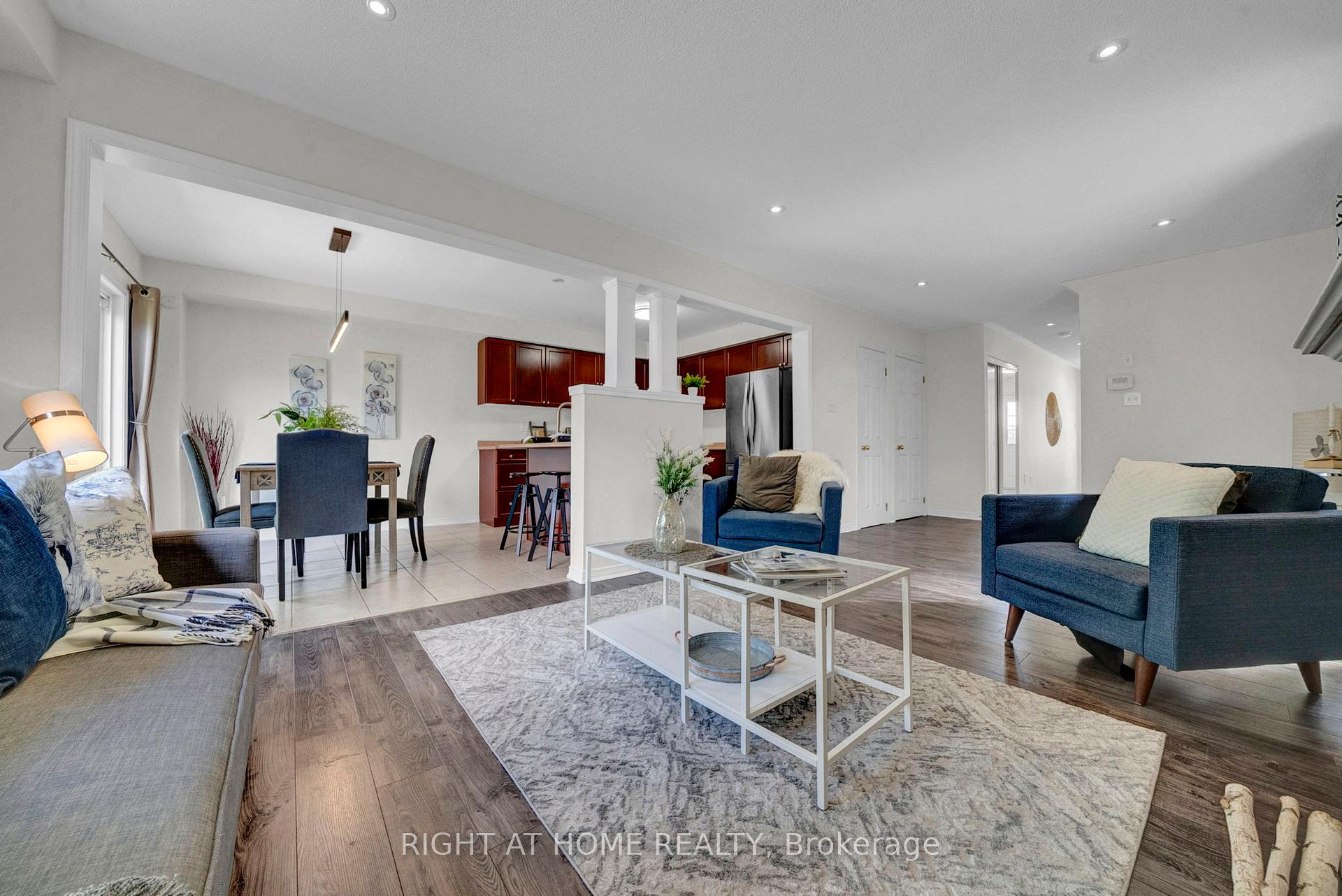 Photo 8 of 207 Eldad Drive, Clarington, Bowmanville — HOMEH
