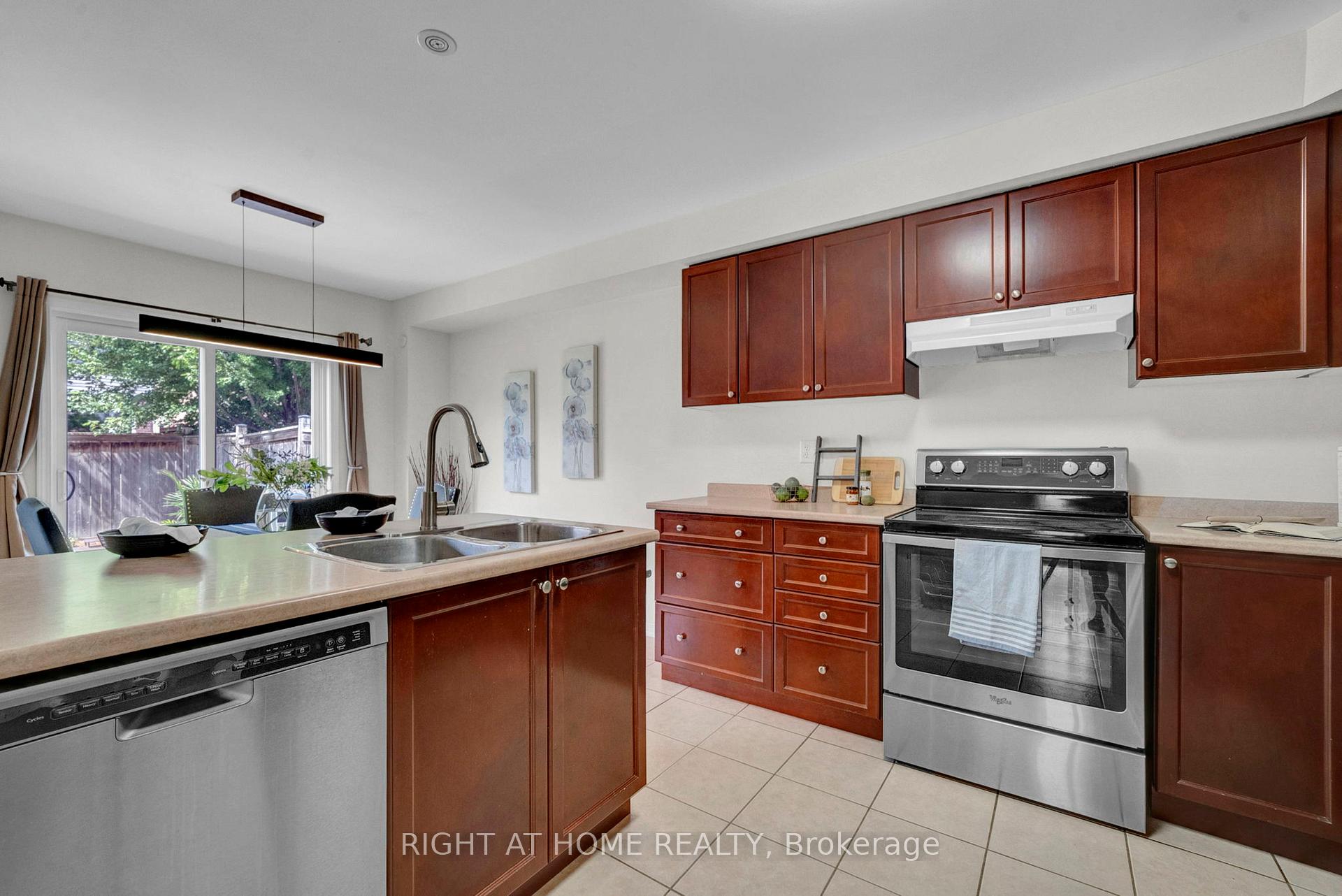 Photo 15 of 207 Eldad Drive, Clarington, Bowmanville — HOMEH