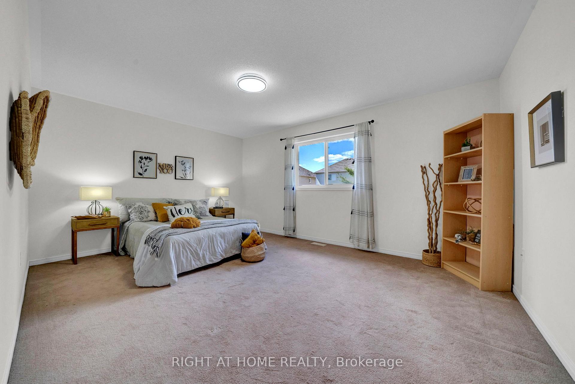 Photo 19 of 207 Eldad Drive, Clarington, Bowmanville — HOMEH