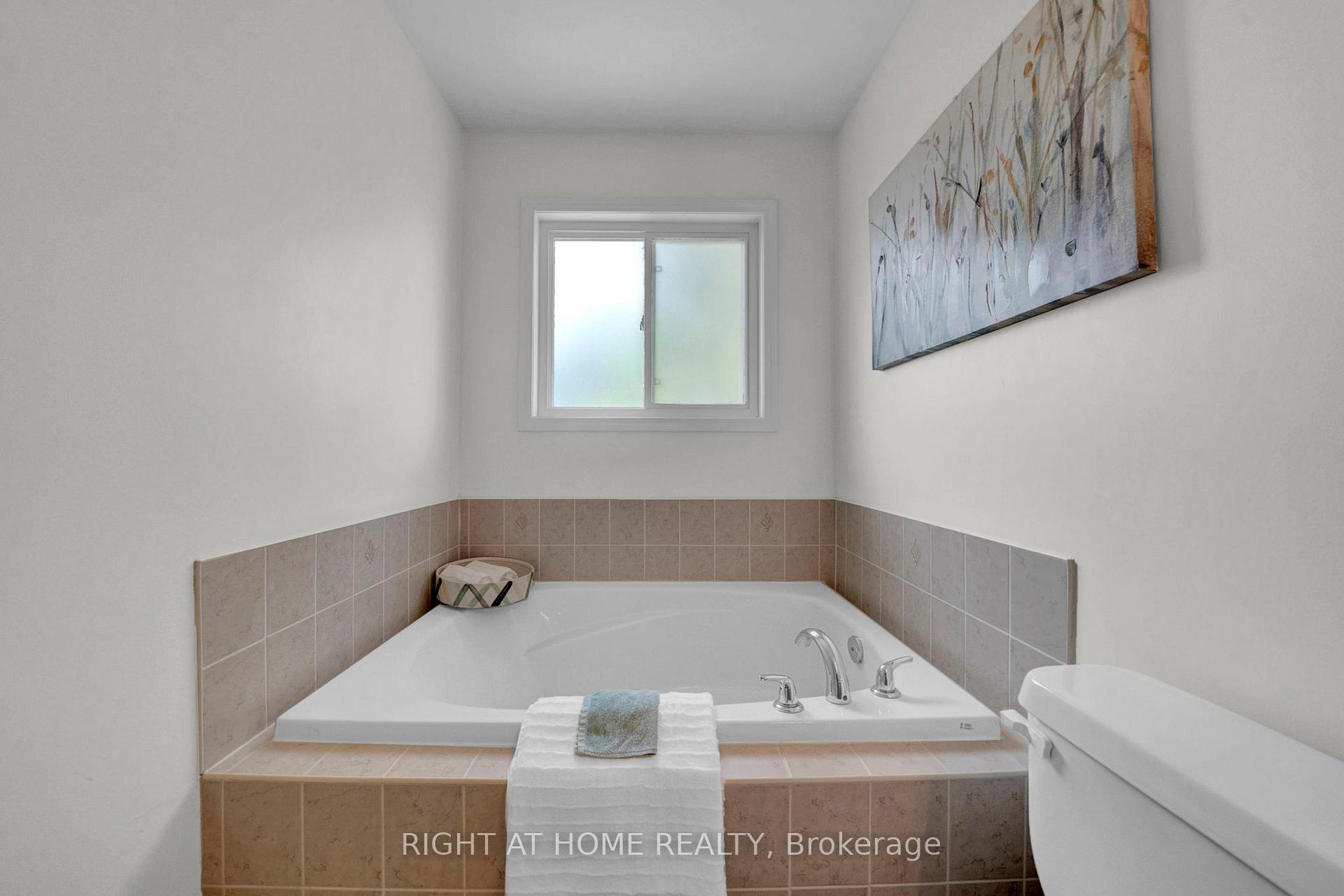 Photo 21 of 207 Eldad Drive, Clarington, Bowmanville — HOMEH