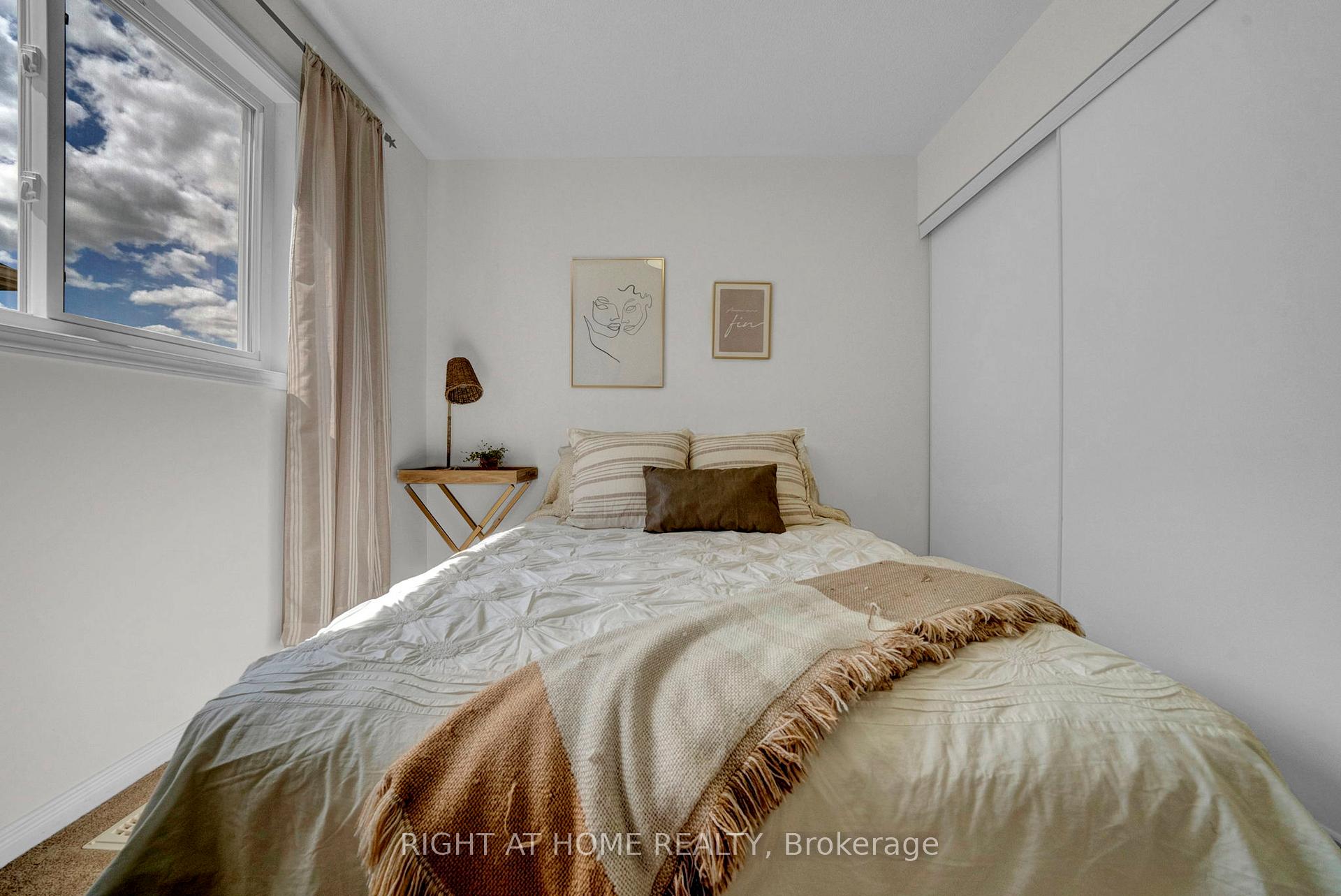Photo 22 of 207 Eldad Drive, Clarington, Bowmanville — HOMEH