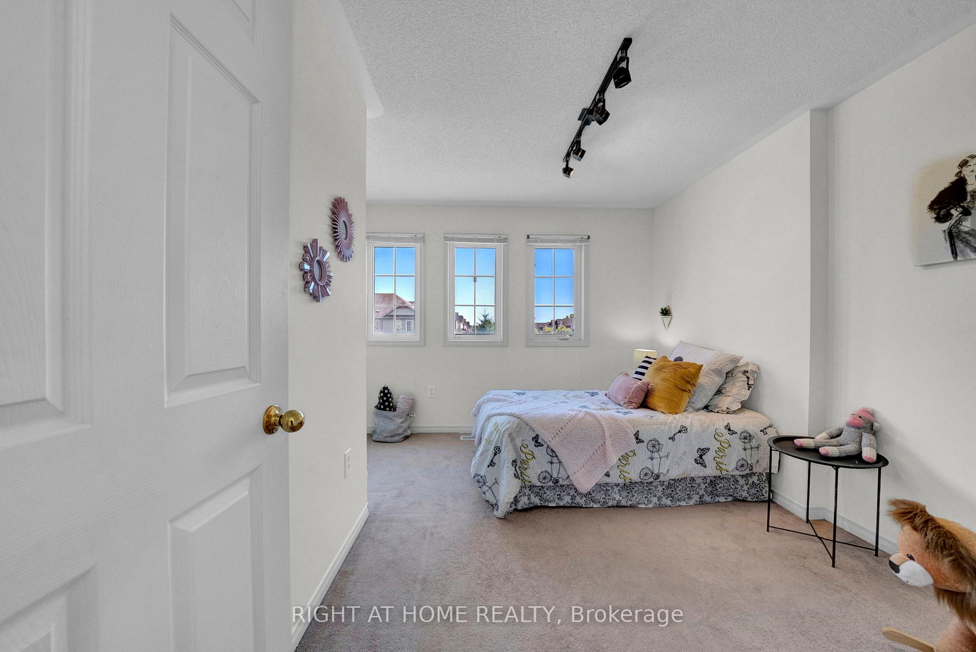 Photo 24 of 207 Eldad Drive, Clarington, Bowmanville — HOMEH