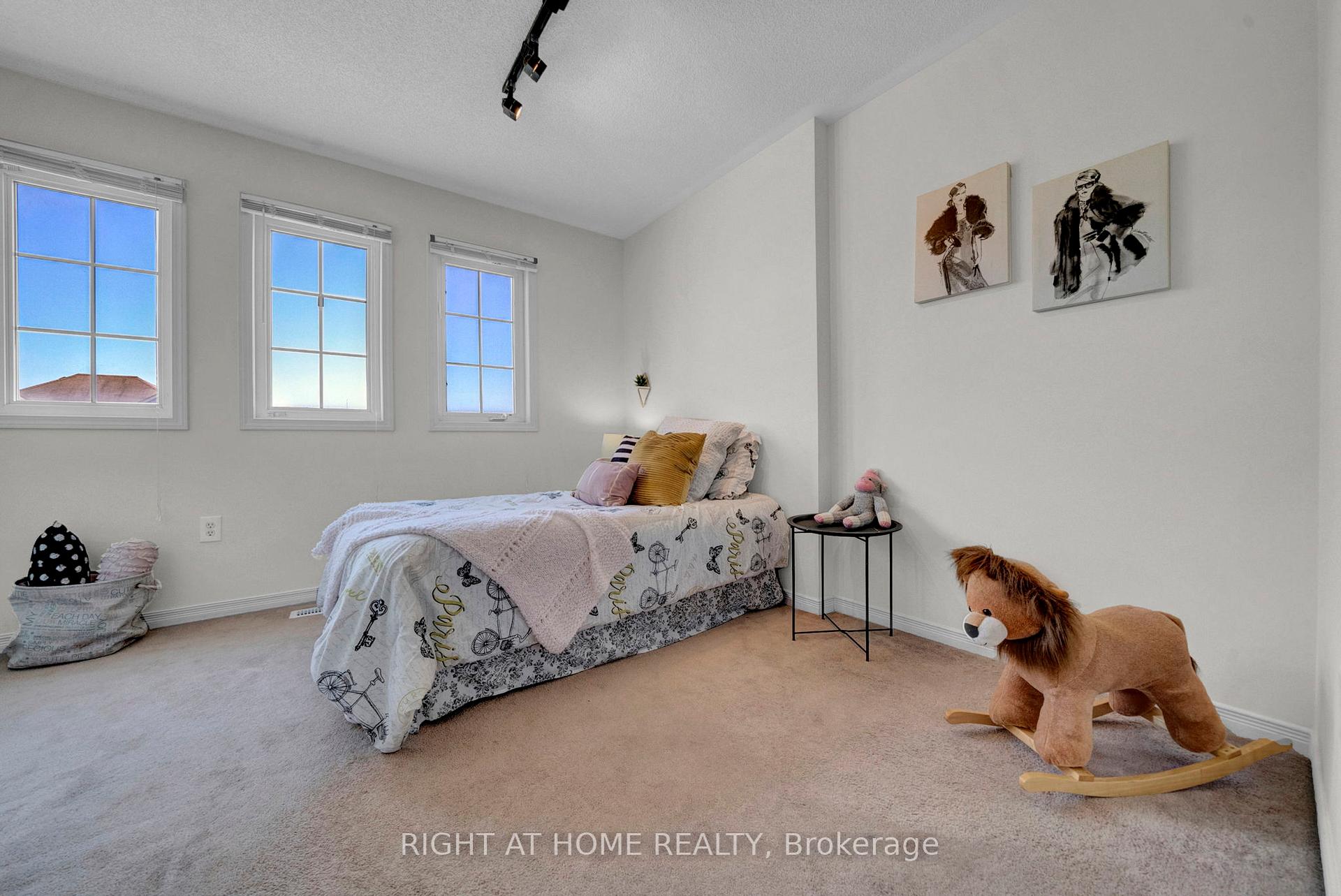 Photo 25 of 207 Eldad Drive, Clarington, Bowmanville — HOMEH