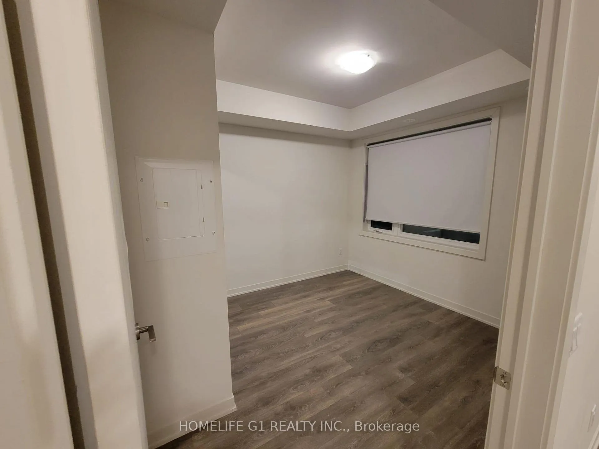 Photo 4 of 62 Sky Harbour Drive, Brampton, Bram West — HOMEH