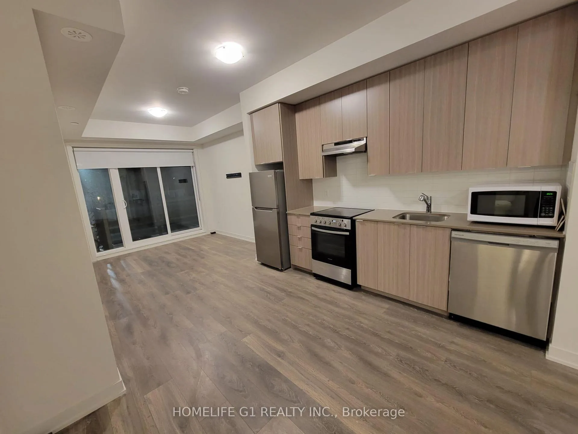 Photo 5 of 62 Sky Harbour Drive, Brampton, Bram West — HOMEH