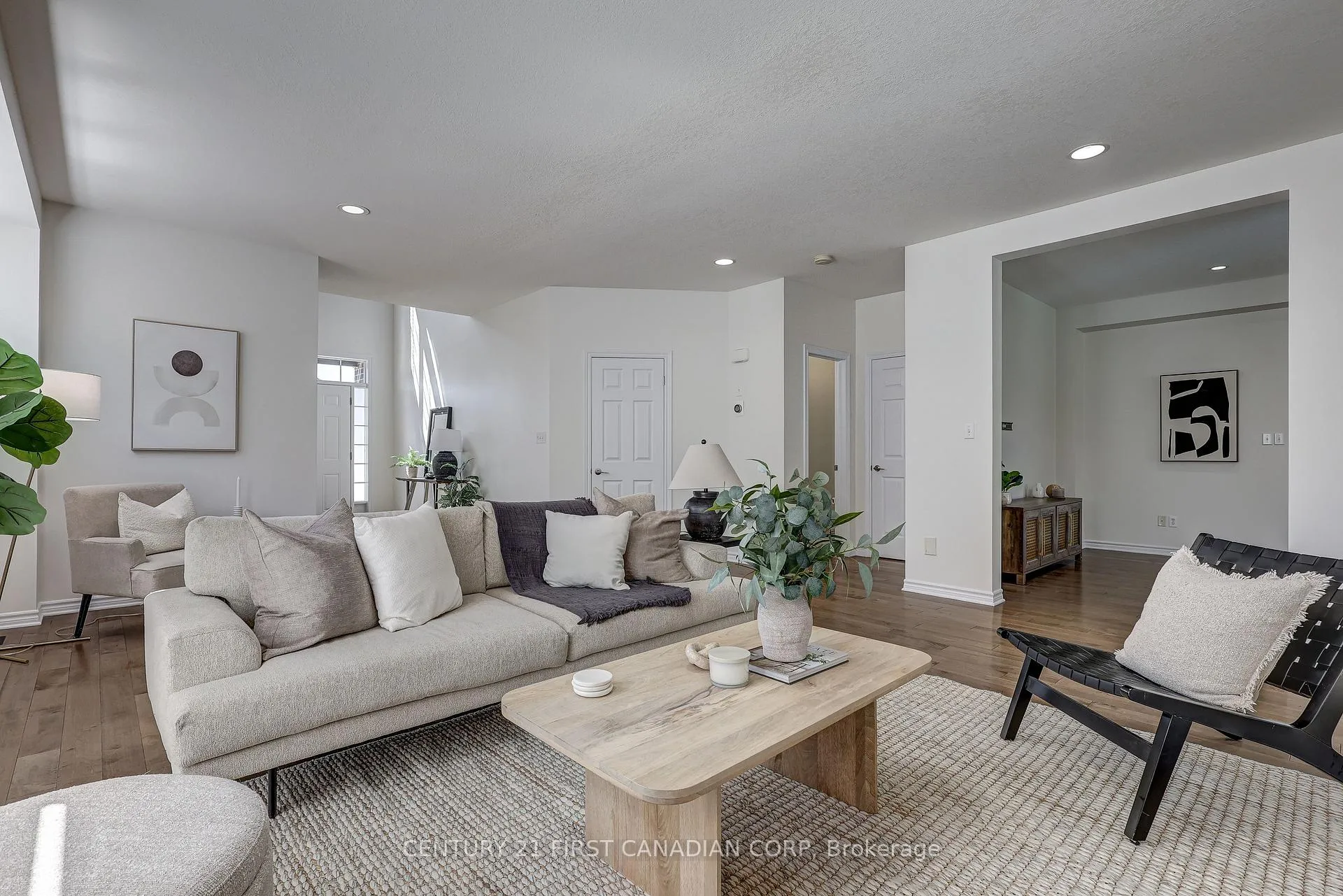 Photo 6 of 1336 Birchwood Drive, London, South K — HOMEH