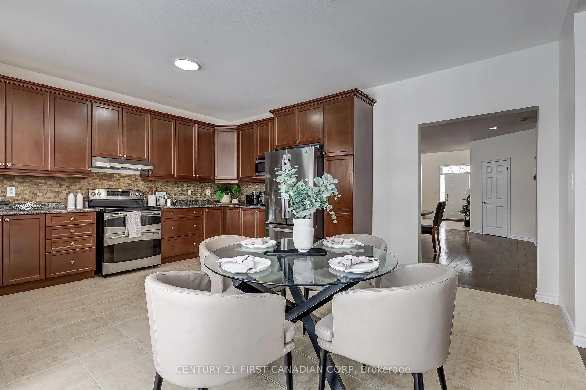Photo 8 of 1336 Birchwood Drive, London, South K — HOMEH