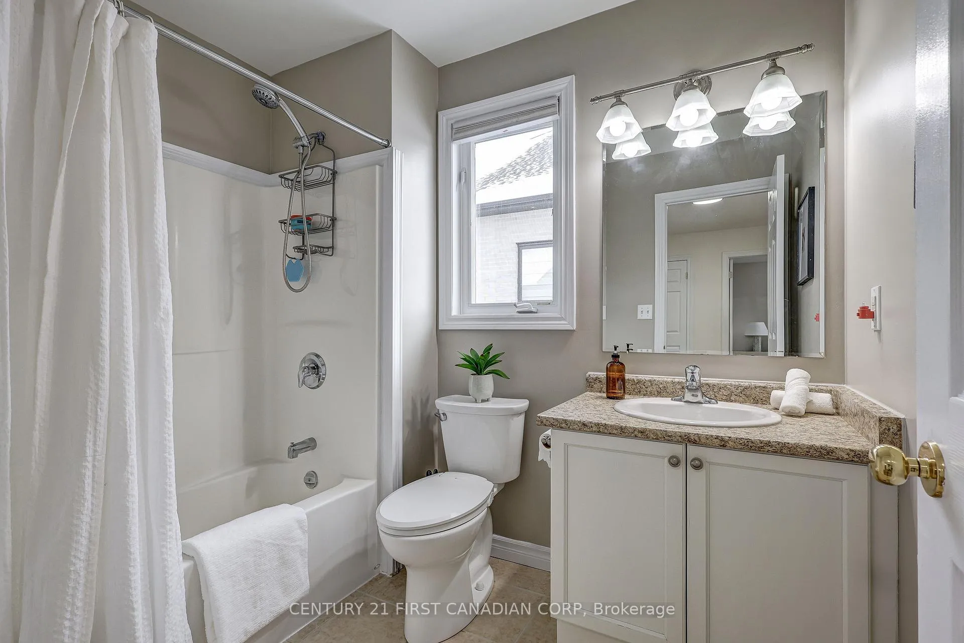 Photo 14 of 1336 Birchwood Drive, London, South K — HOMEH