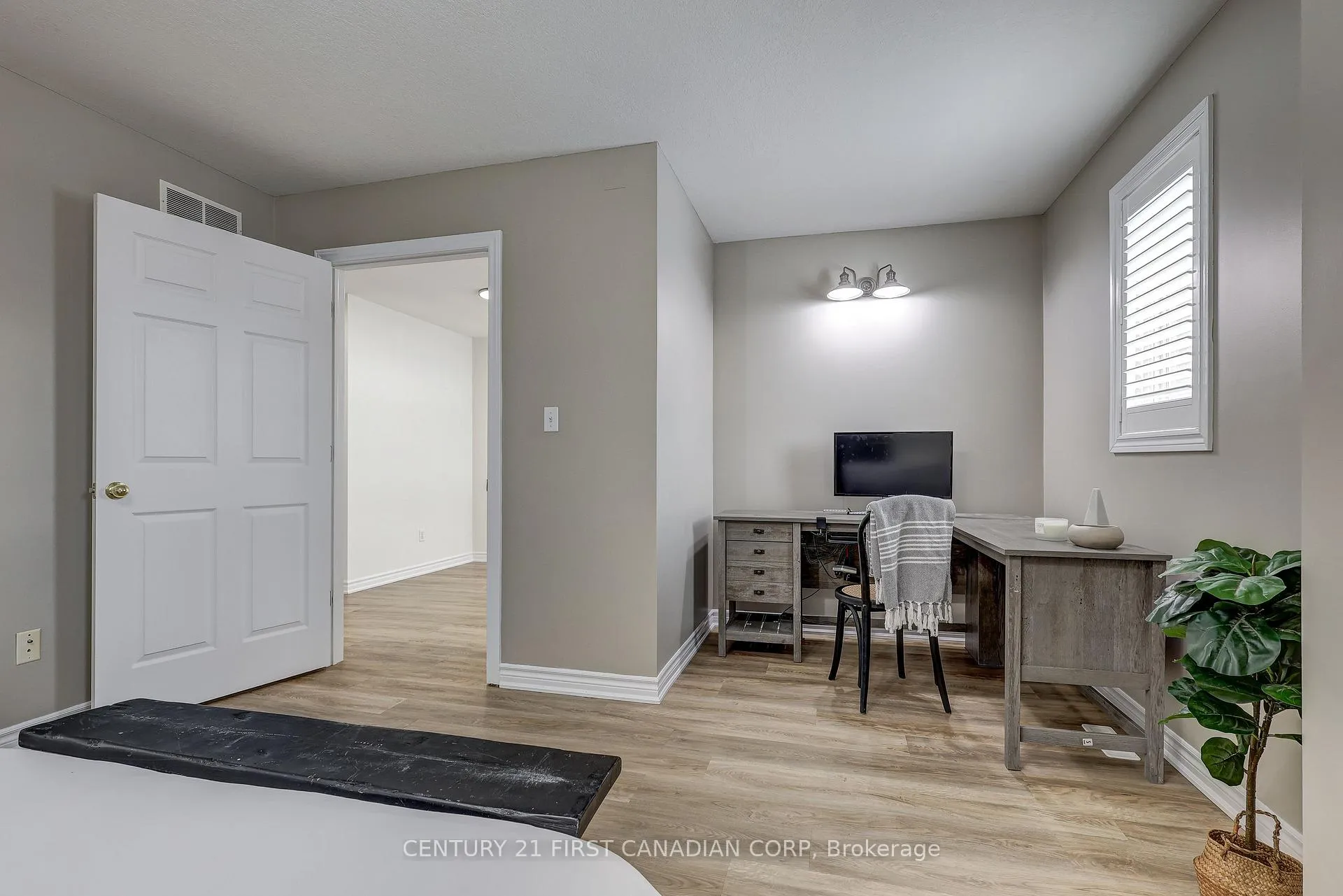 Photo 16 of 1336 Birchwood Drive, London, South K — HOMEH