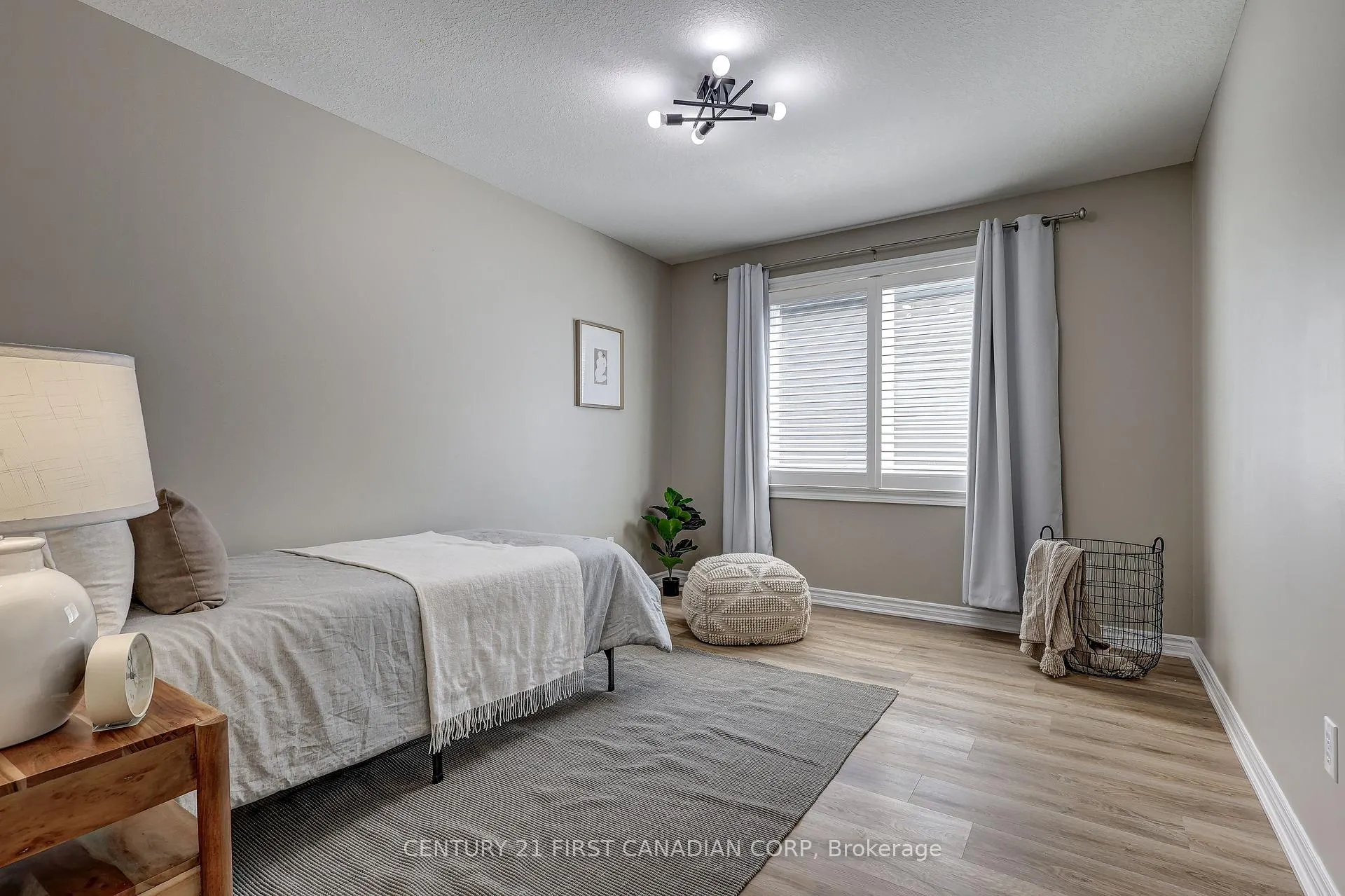 Photo 17 of 1336 Birchwood Drive, London, South K — HOMEH