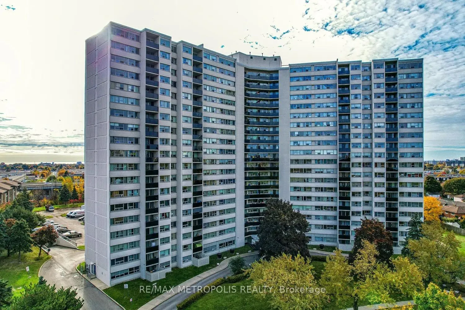 Front of Unit 1903, 530 Lolita Gardens