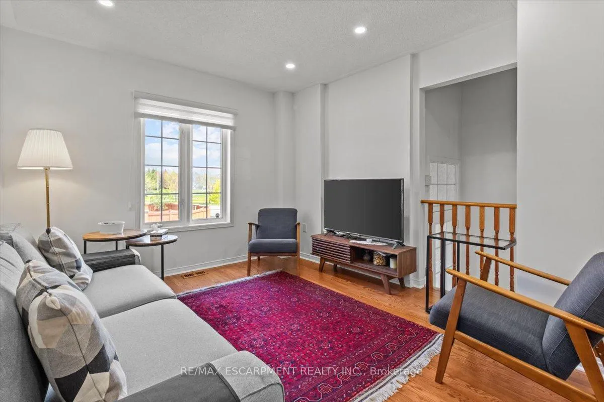 Photo 2 of 373 Fairgate Way, Oakville, Wedgewood Creek — HOMEH