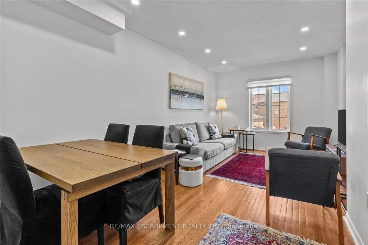 Photo 4 of 373 Fairgate Way, Oakville, Wedgewood Creek — HOMEH