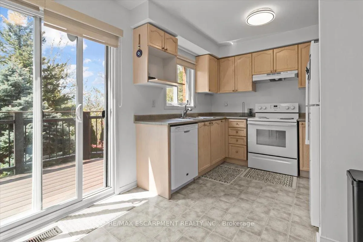 Photo 5 of 373 Fairgate Way, Oakville, Wedgewood Creek — HOMEH