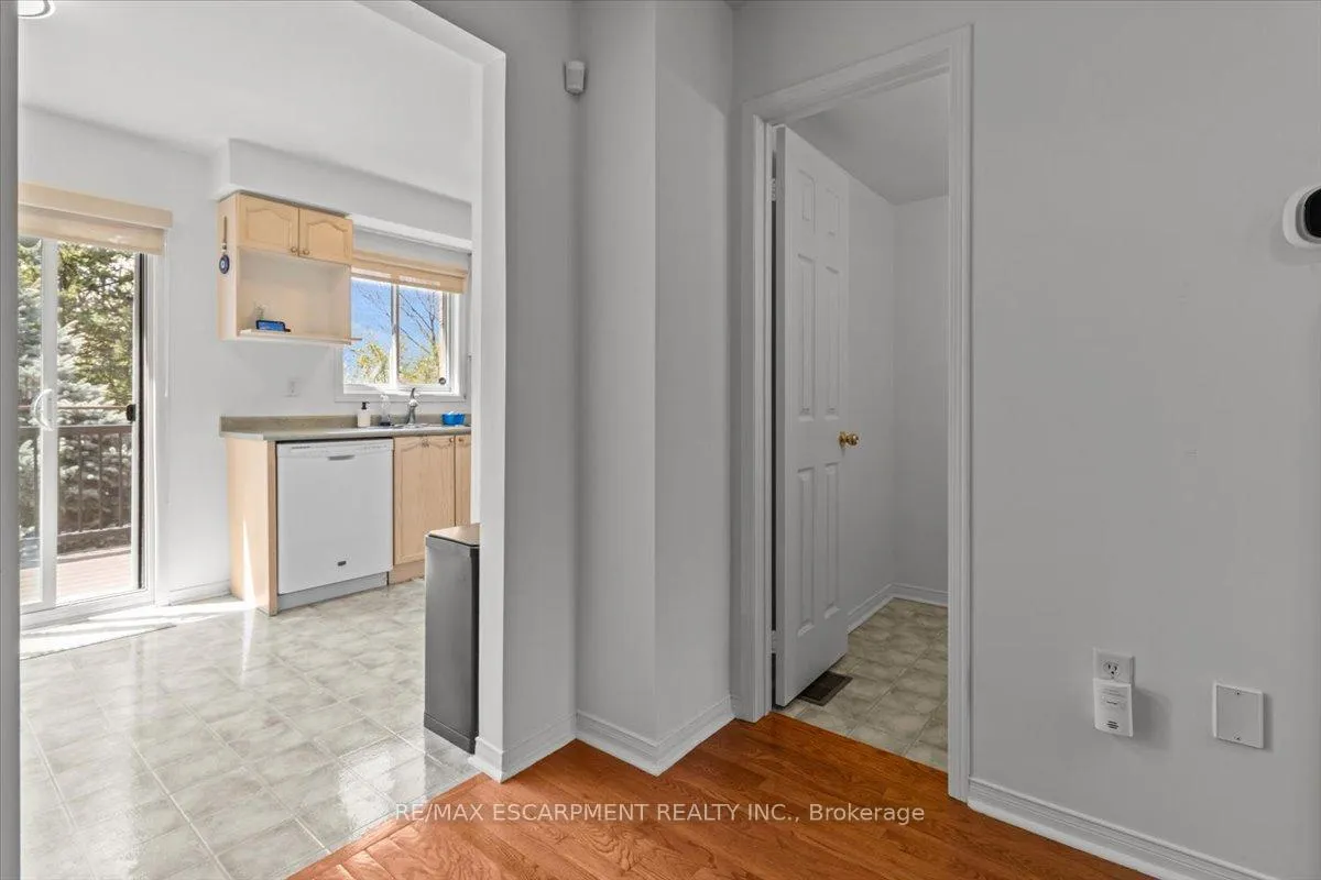 Photo 8 of 373 Fairgate Way, Oakville, Wedgewood Creek — HOMEH