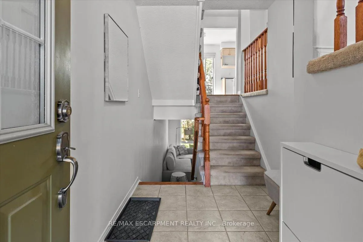 Photo 11 of 373 Fairgate Way, Oakville, Wedgewood Creek — HOMEH