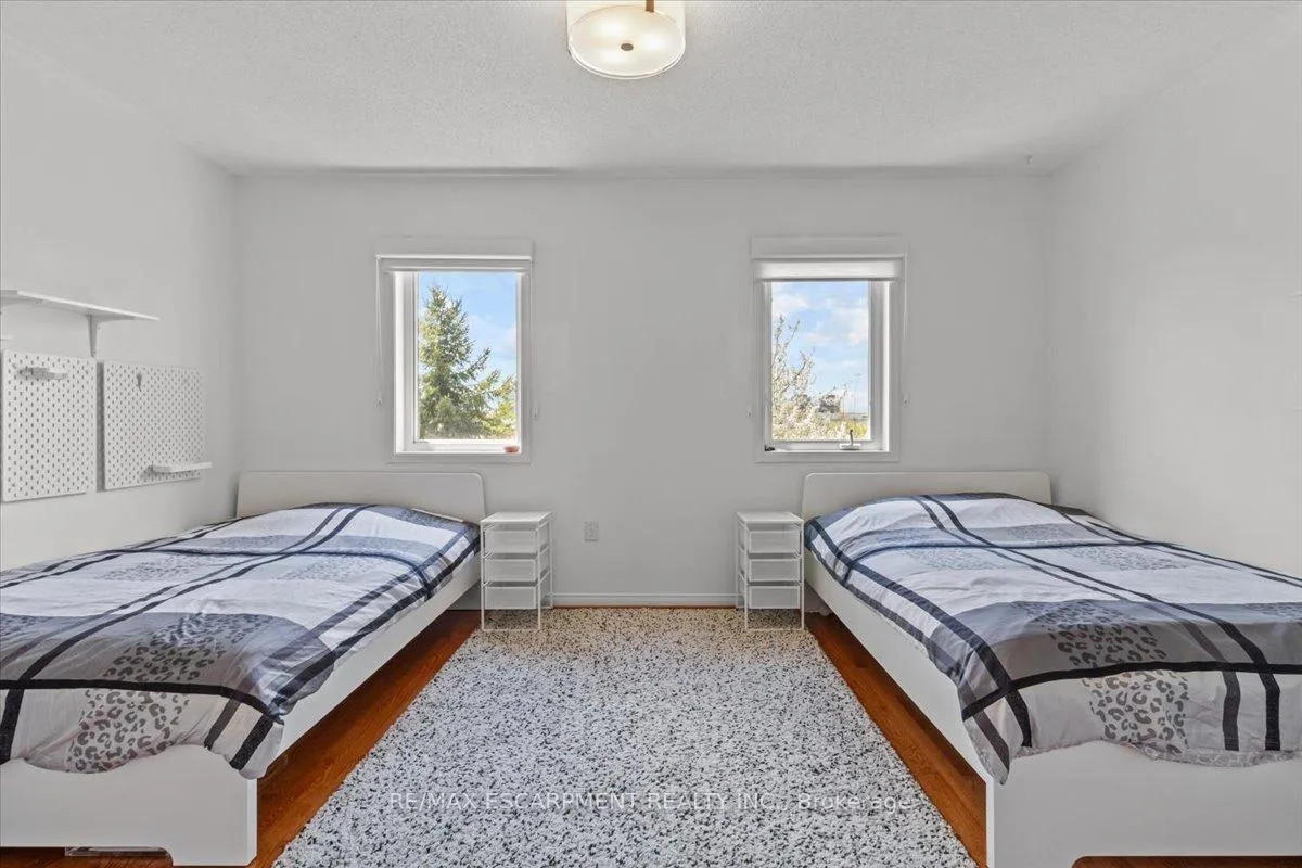 Photo 15 of 373 Fairgate Way, Oakville, Wedgewood Creek — HOMEH