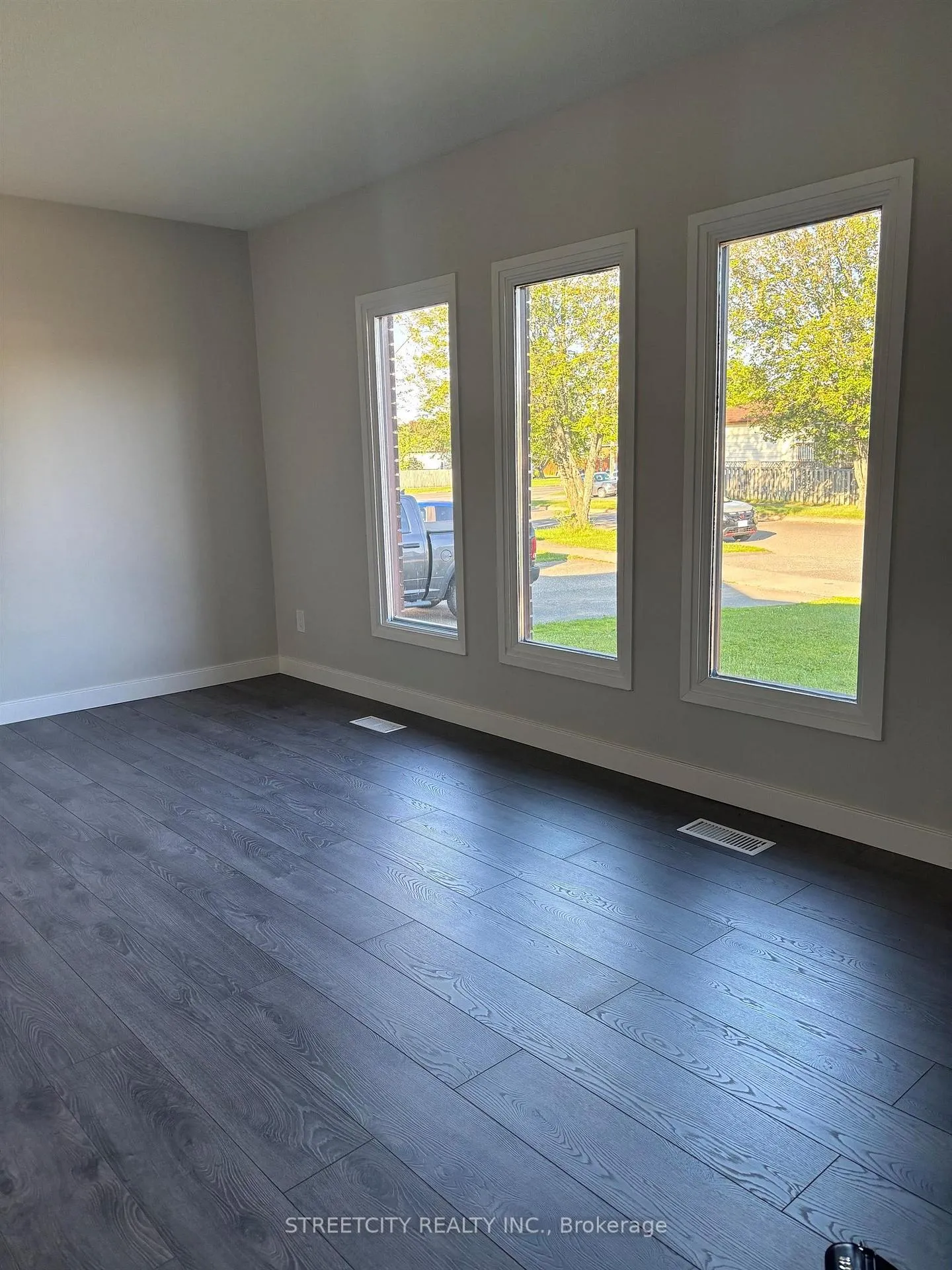 Photo 2 of 112 Conestoga Street, Thunder Bay, College Park — HOMEH