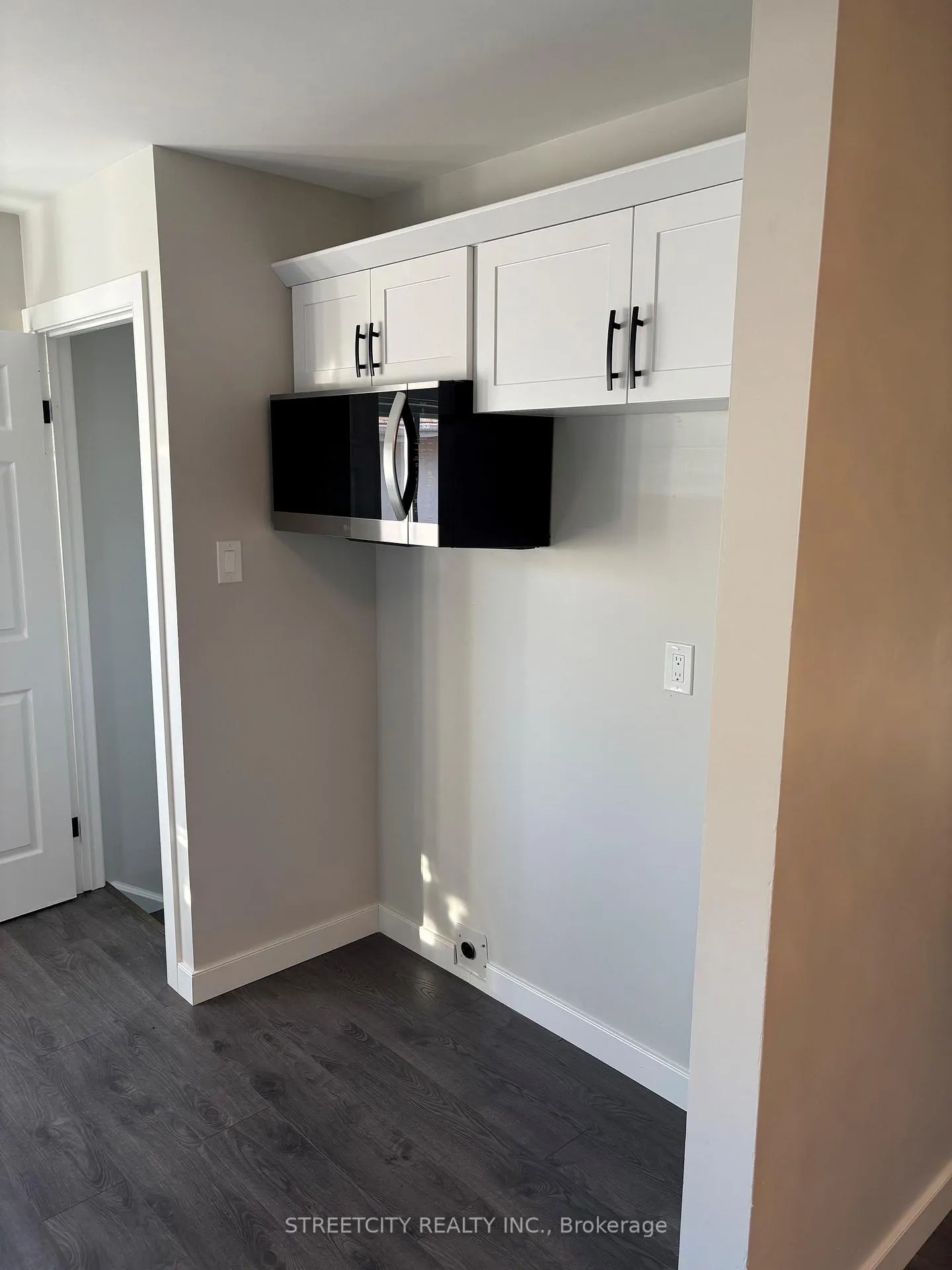 Photo 5 of 112 Conestoga Street, Thunder Bay, College Park — HOMEH