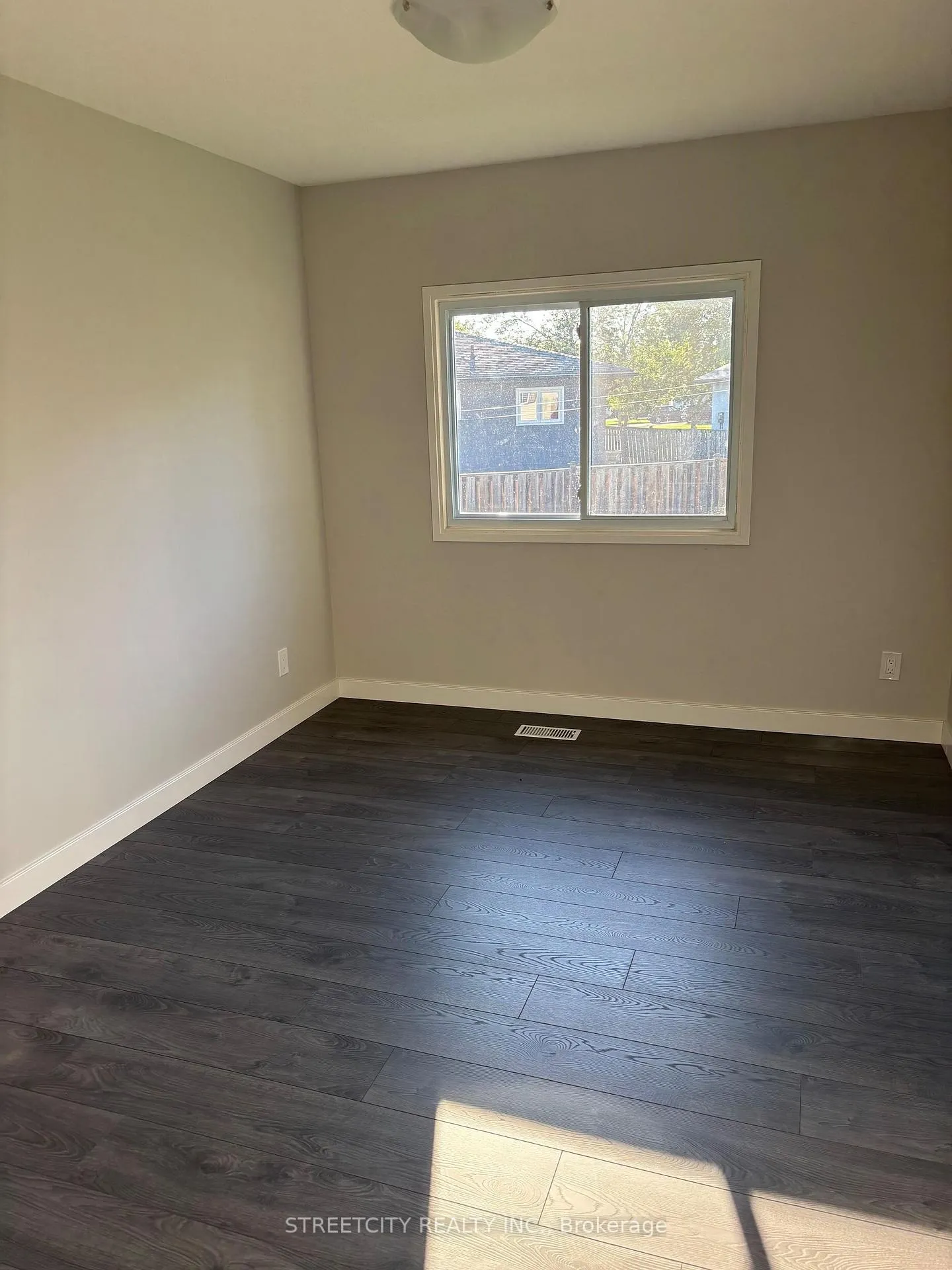 Photo 8 of 112 Conestoga Street, Thunder Bay, College Park — HOMEH
