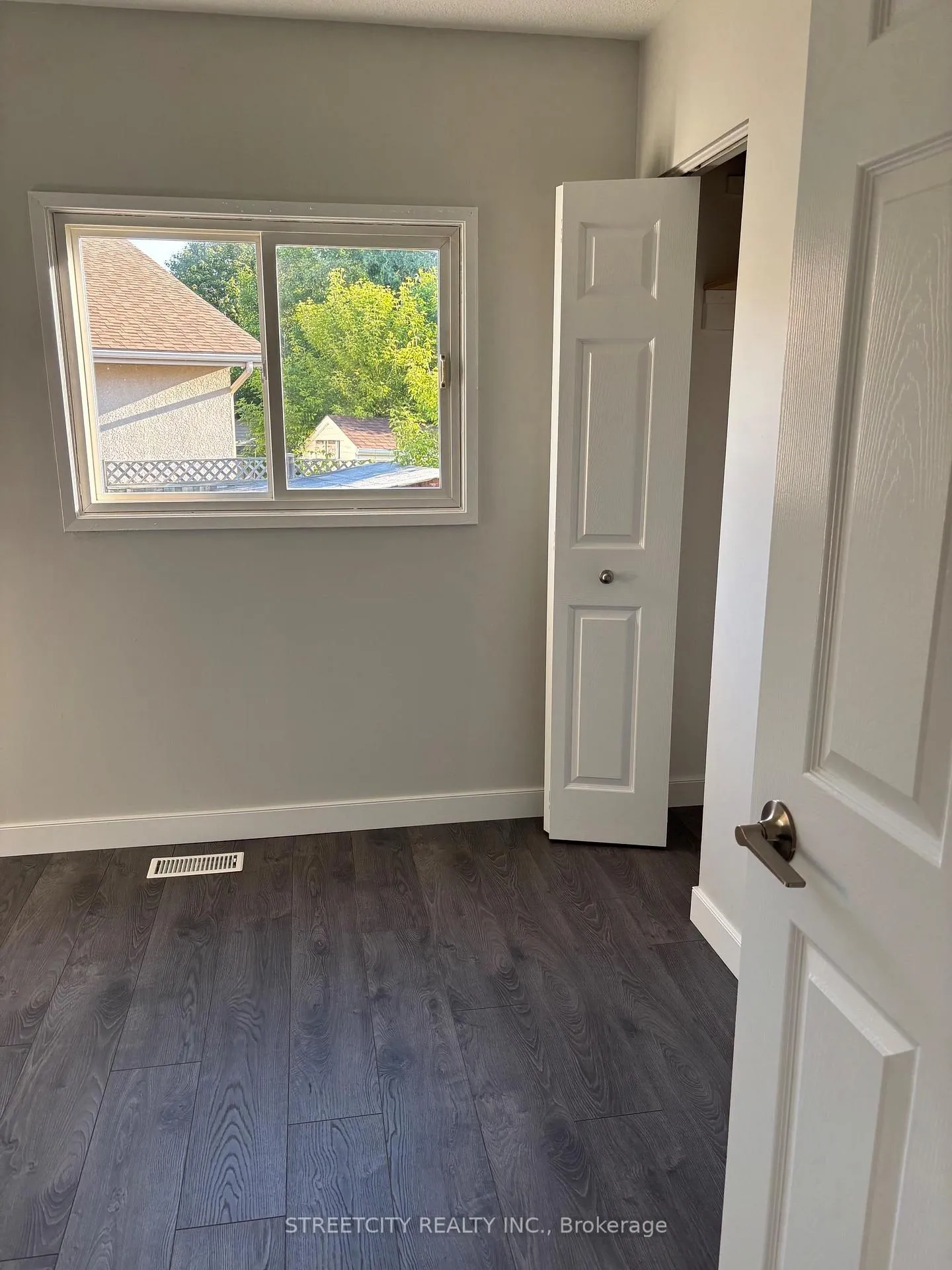 Photo 10 of 112 Conestoga Street, Thunder Bay, College Park — HOMEH