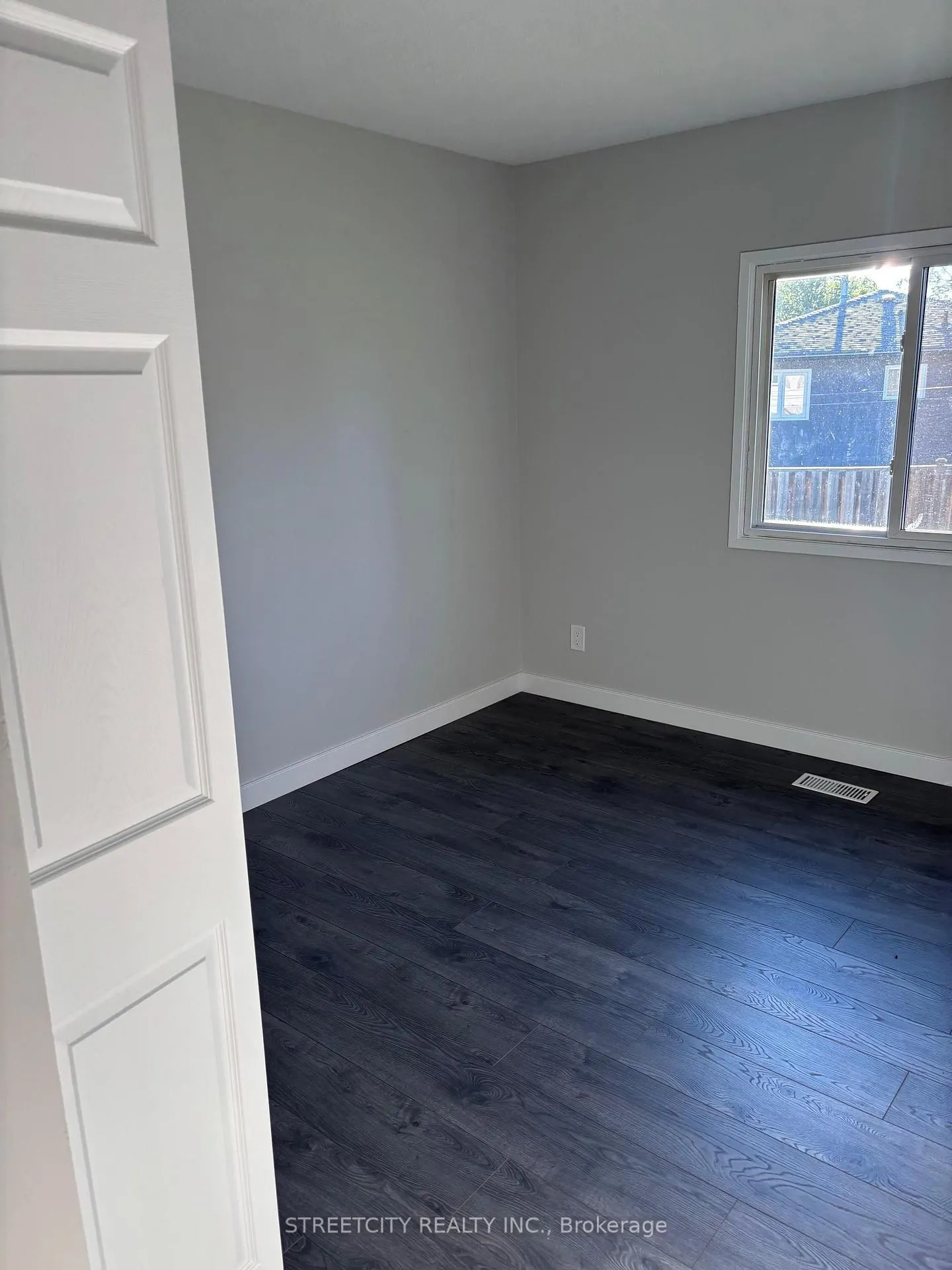 Photo 11 of 112 Conestoga Street, Thunder Bay, College Park — HOMEH