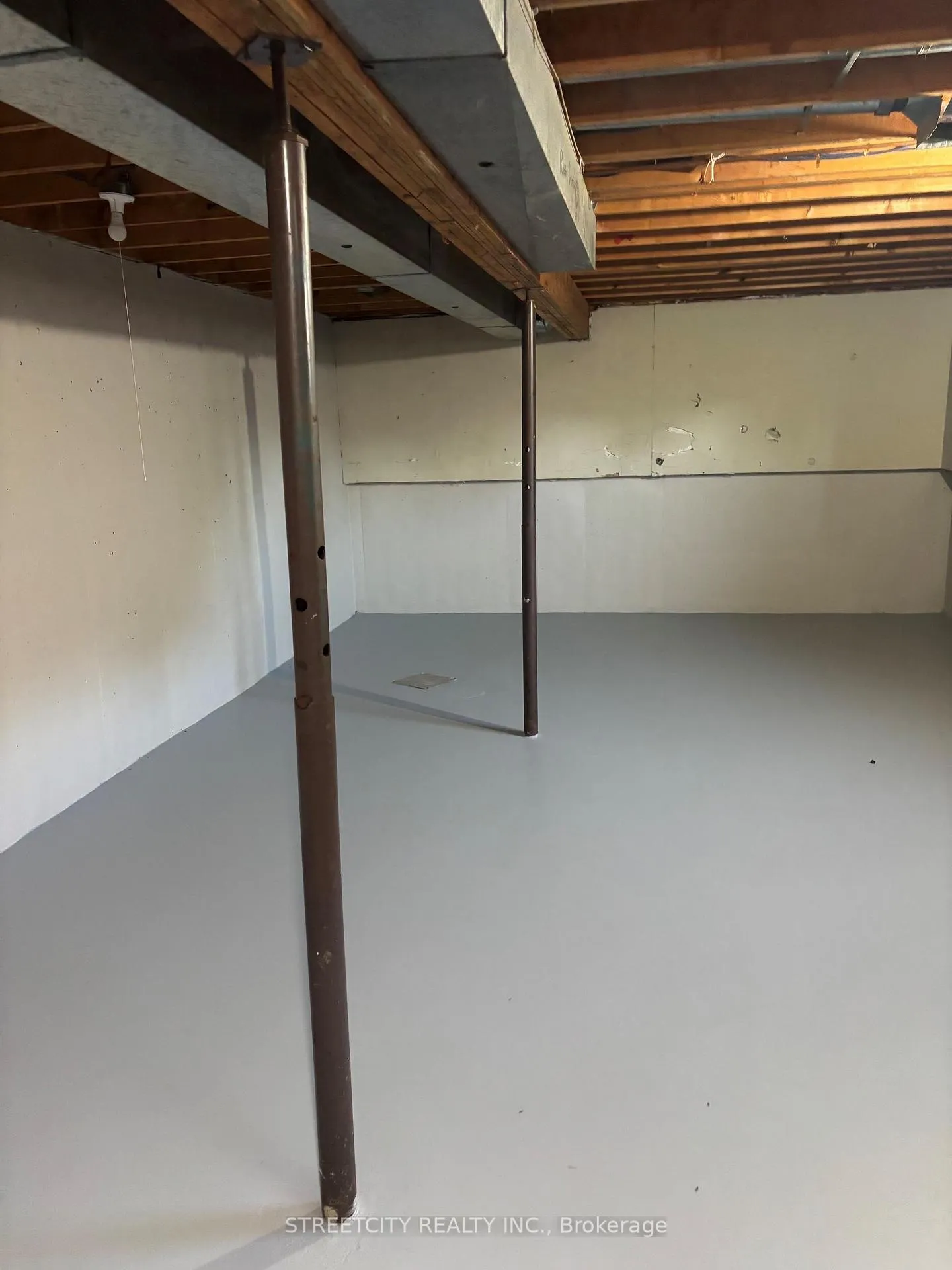 Photo 12 of 112 Conestoga Street, Thunder Bay, College Park — HOMEH
