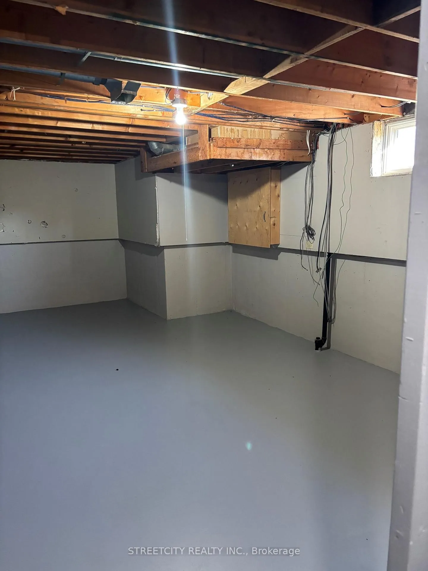 Photo 13 of 112 Conestoga Street, Thunder Bay, College Park — HOMEH