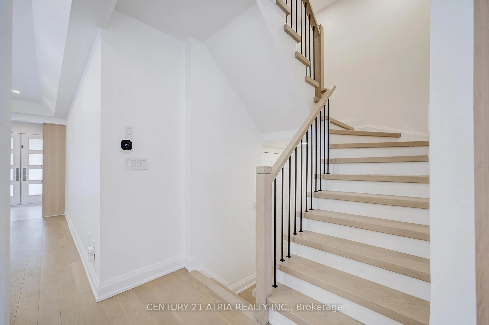 Photo 10 of 15 Asner Avenue, Vaughan, Patterson — HOMEH