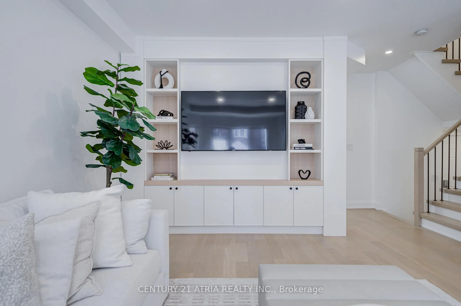 Photo 14 of 15 Asner Avenue, Vaughan, Patterson — HOMEH