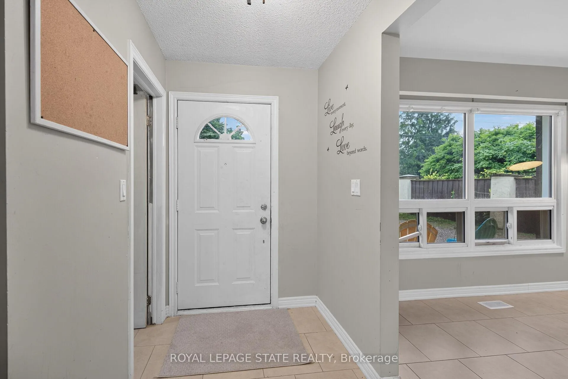 Photo 5 of 39 Dundee Drive, Haldimand — HOMEH