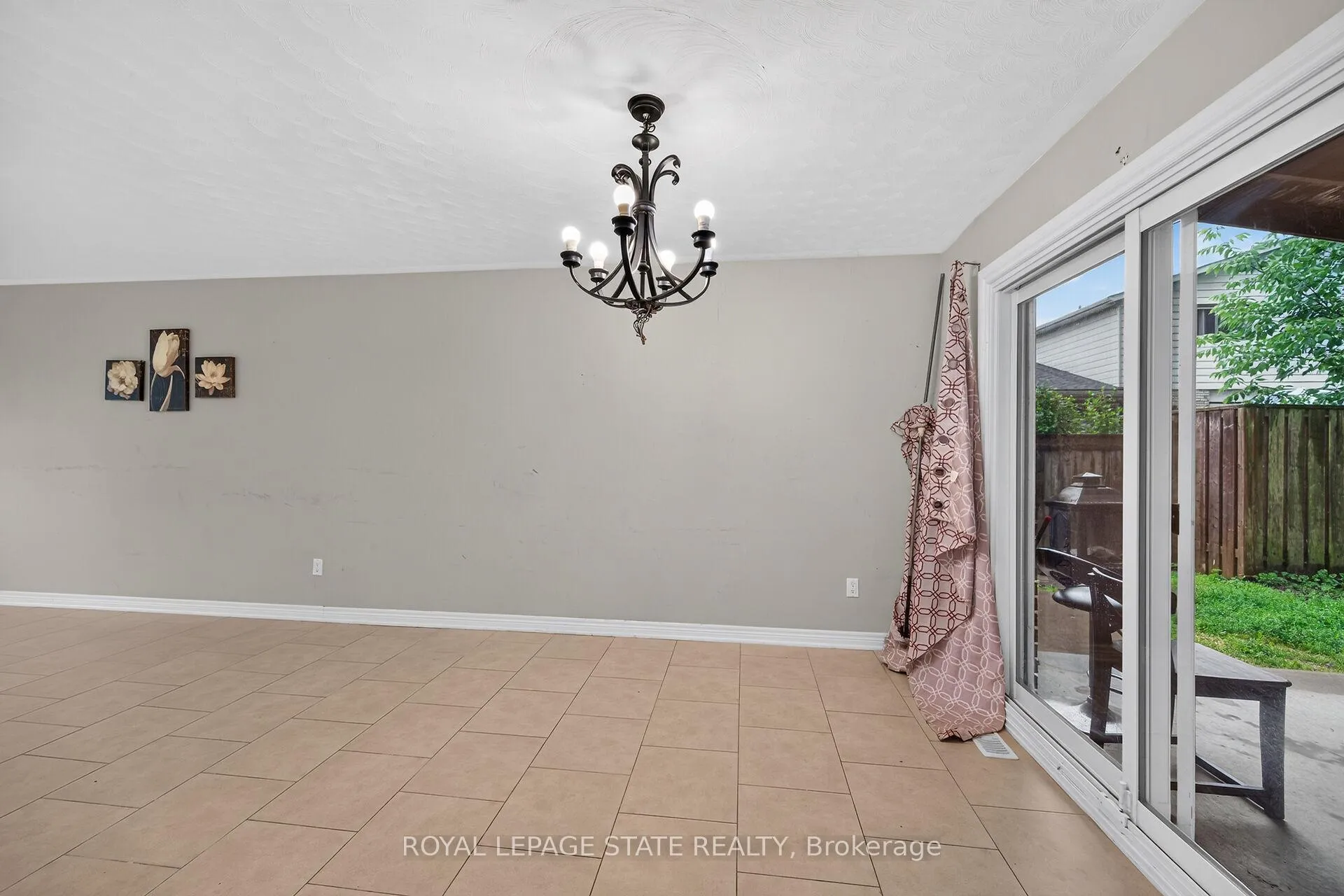 Photo 10 of 39 Dundee Drive, Haldimand — HOMEH