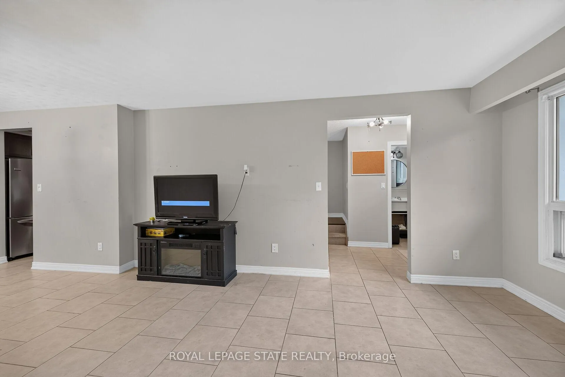 Photo 13 of 39 Dundee Drive, Haldimand — HOMEH