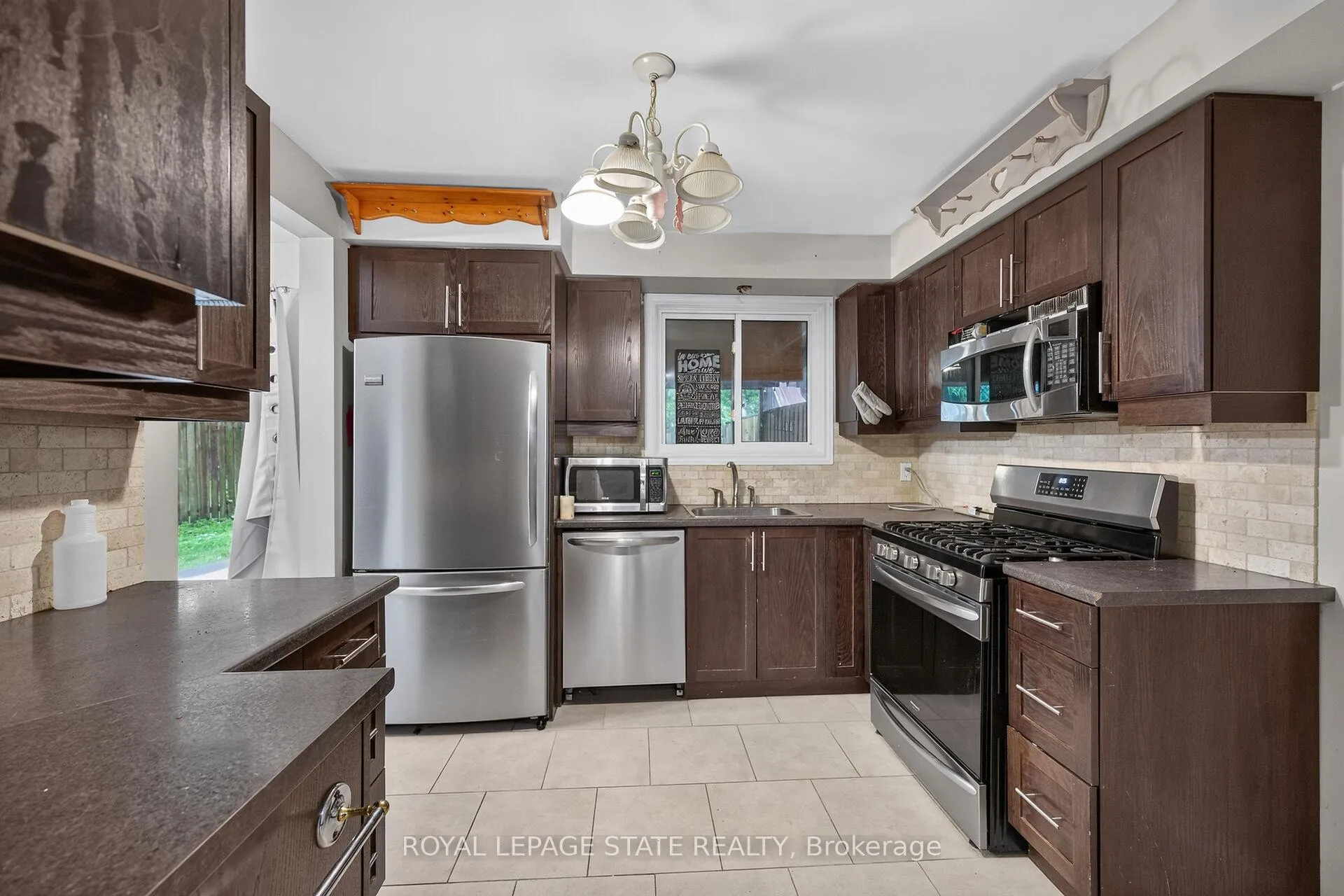 Photo 14 of 39 Dundee Drive, Haldimand — HOMEH
