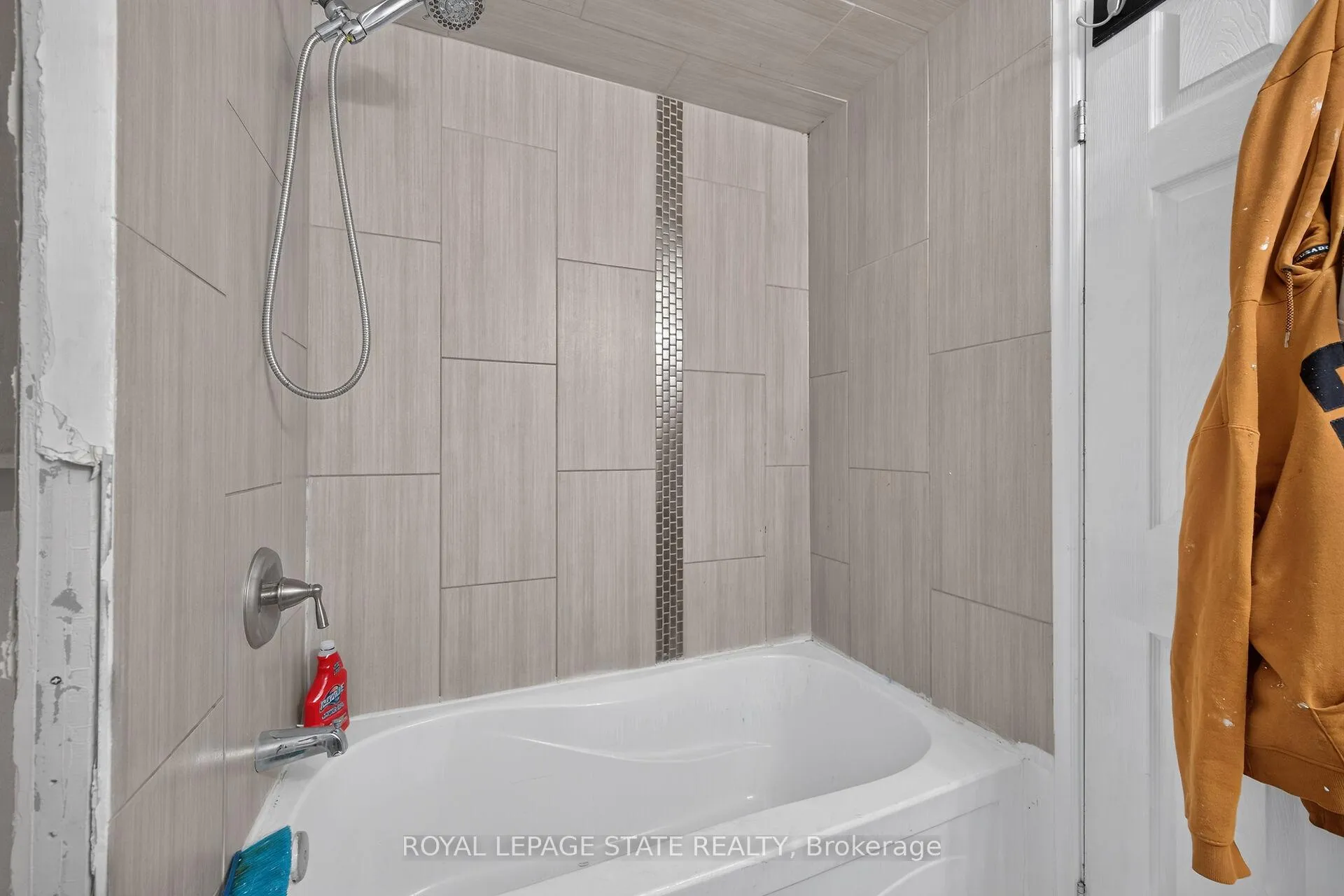 Photo 27 of 39 Dundee Drive, Haldimand — HOMEH