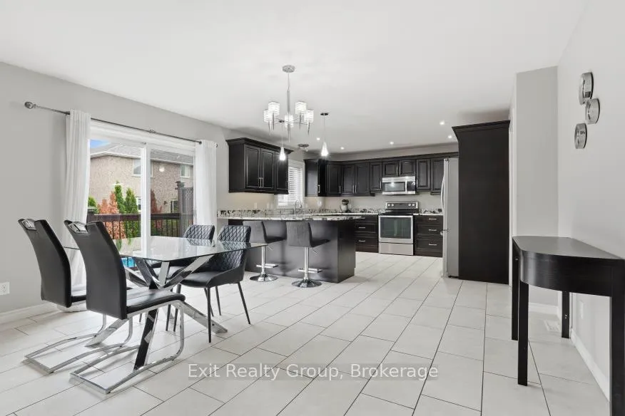 Photo 10 of 29 Gale Crescent, Belleville, Thurlow Ward — HOMEH
