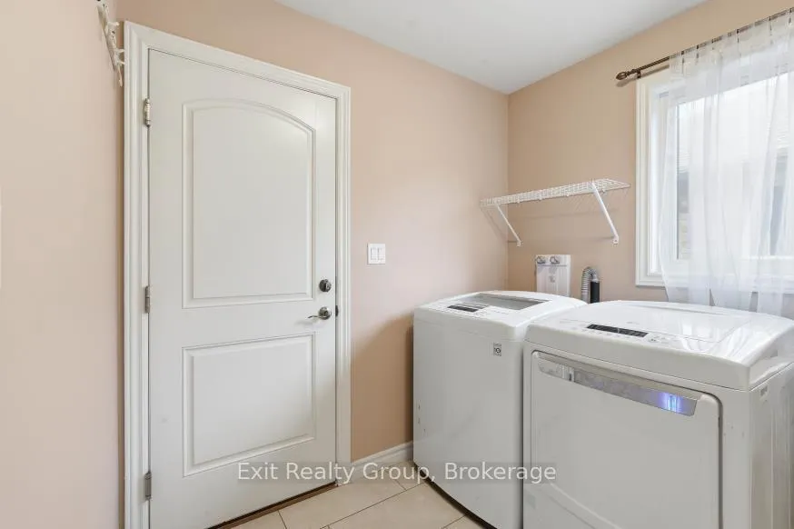 Photo 17 of 29 Gale Crescent, Belleville, Thurlow Ward — HOMEH