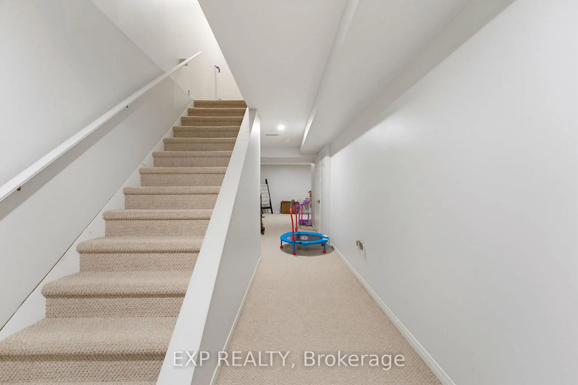 Photo 15 of Unit 28, 10 Cadham Boulevard, Hamilton, Broughton — HOMEH