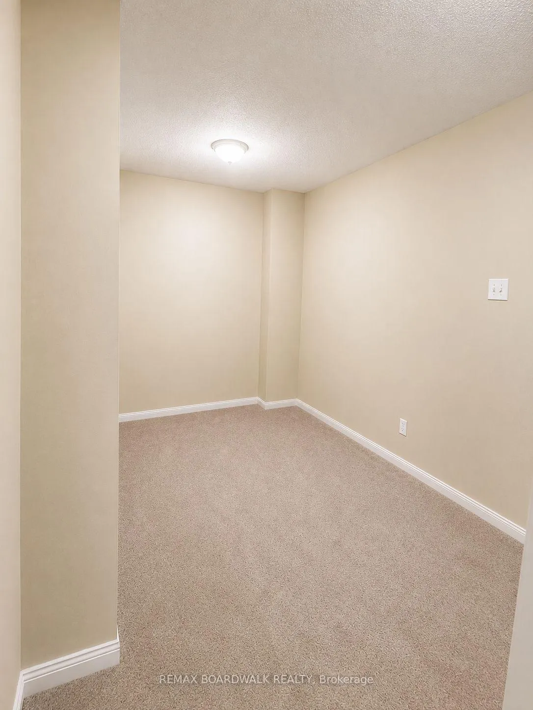 Photo 2 of 727 Sanibel Private, Ottawa, Westcliffe Estates — HOMEH