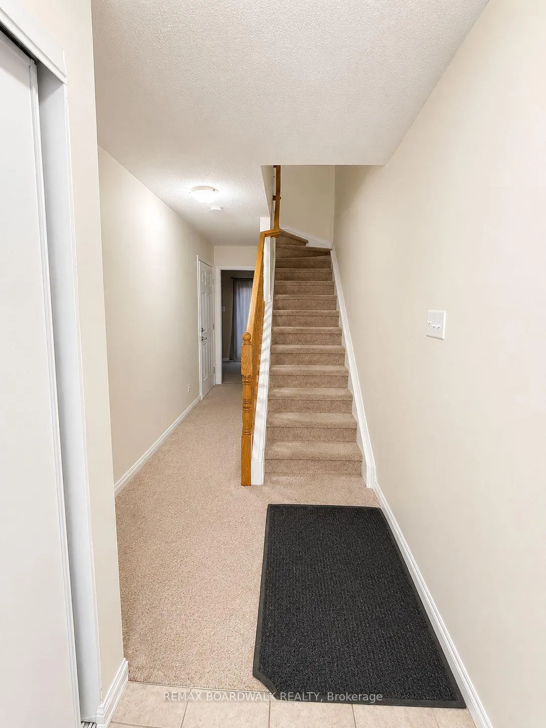 Photo 3 of 727 Sanibel Private, Ottawa, Westcliffe Estates — HOMEH