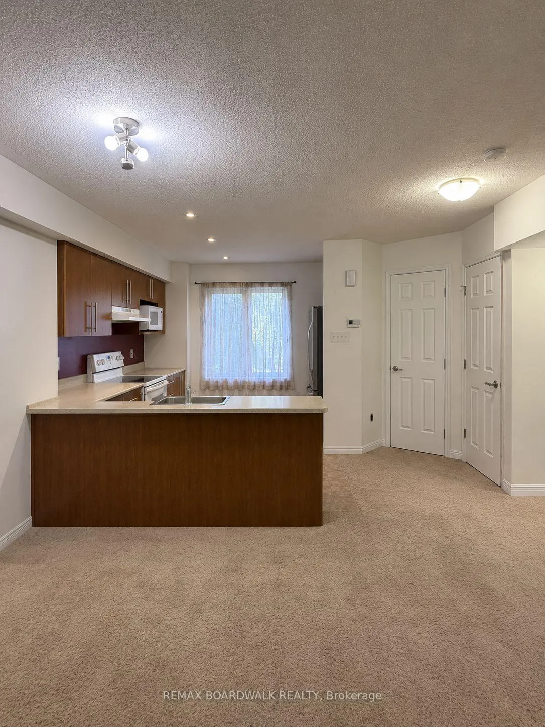 Photo 7 of 727 Sanibel Private, Ottawa, Westcliffe Estates — HOMEH